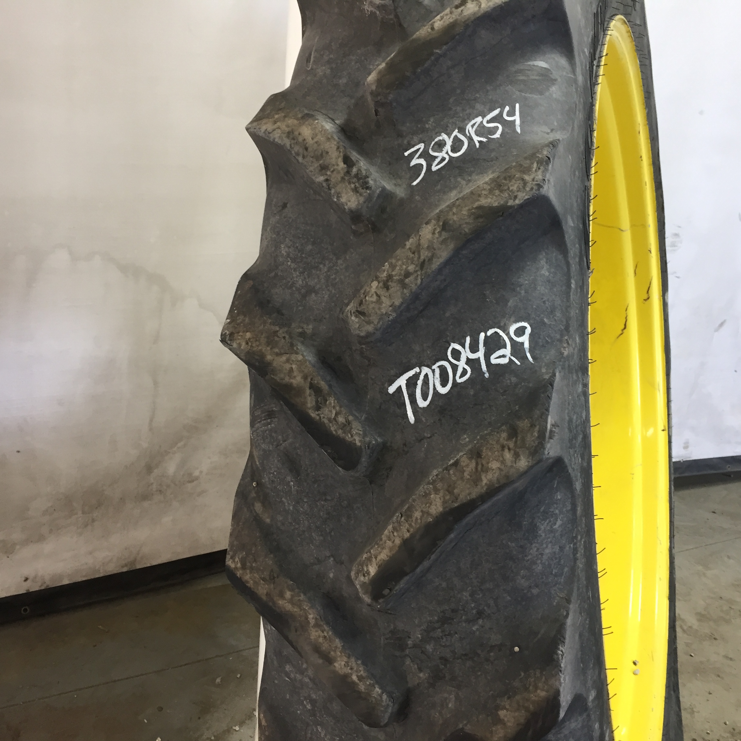 380/90R54 Goodyear Farm DT800 Super Traction R-1W Tire RT008429