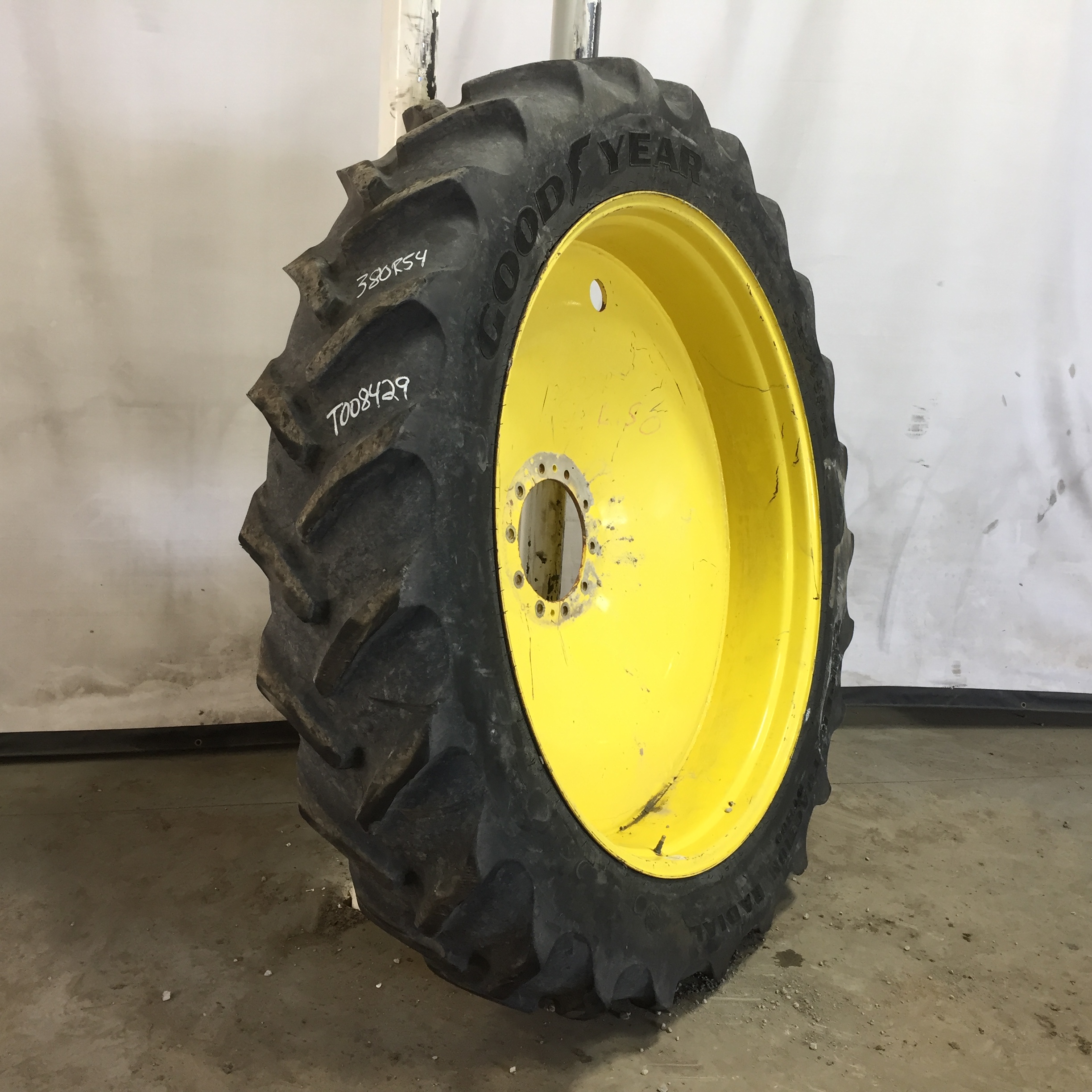 380/90R54 Goodyear Farm DT800 Super Traction R-1W Tire-Wheel Assembly T008429