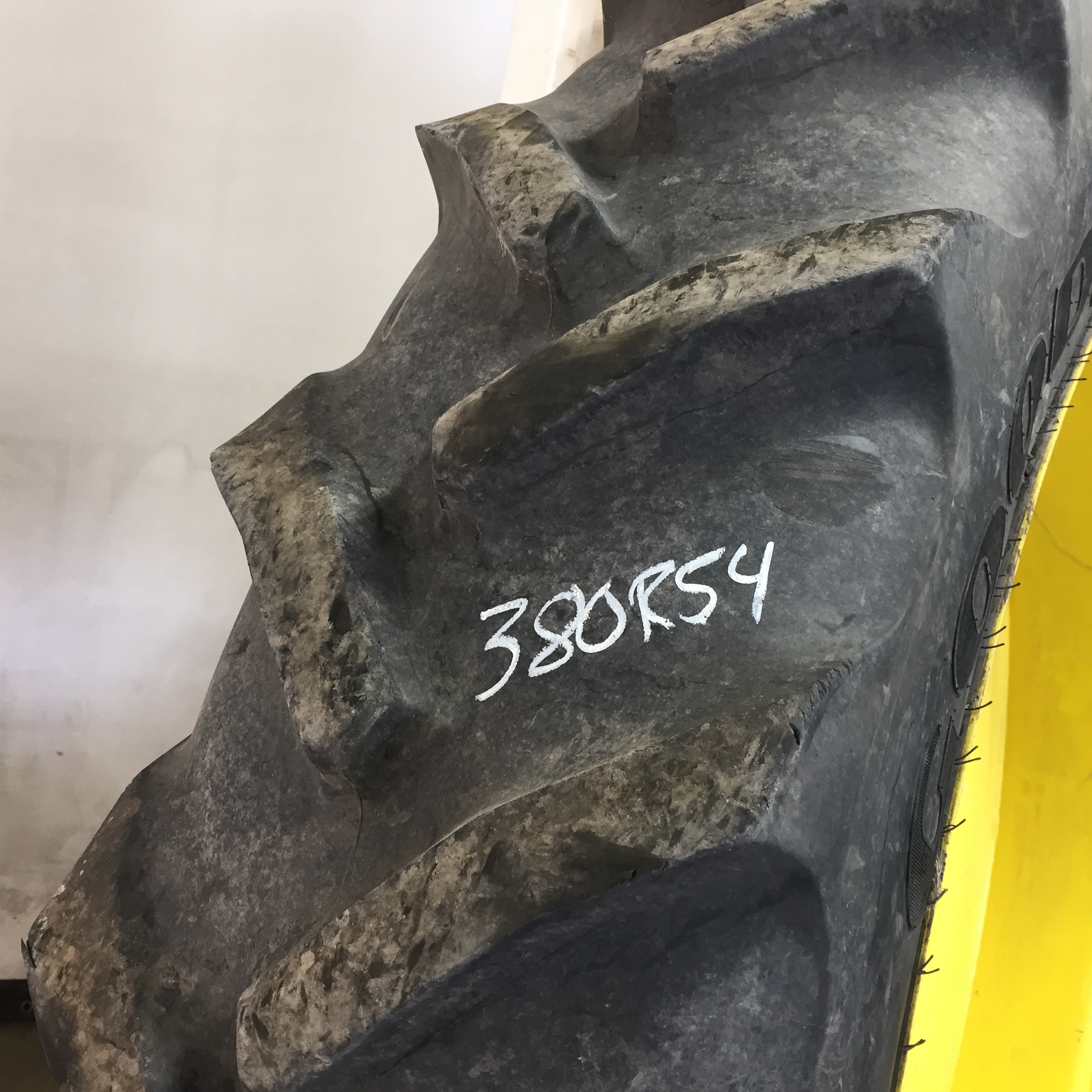 380/90R54 Goodyear Farm DT800 Super Traction R-1W Tire-Wheel Assembly T008429