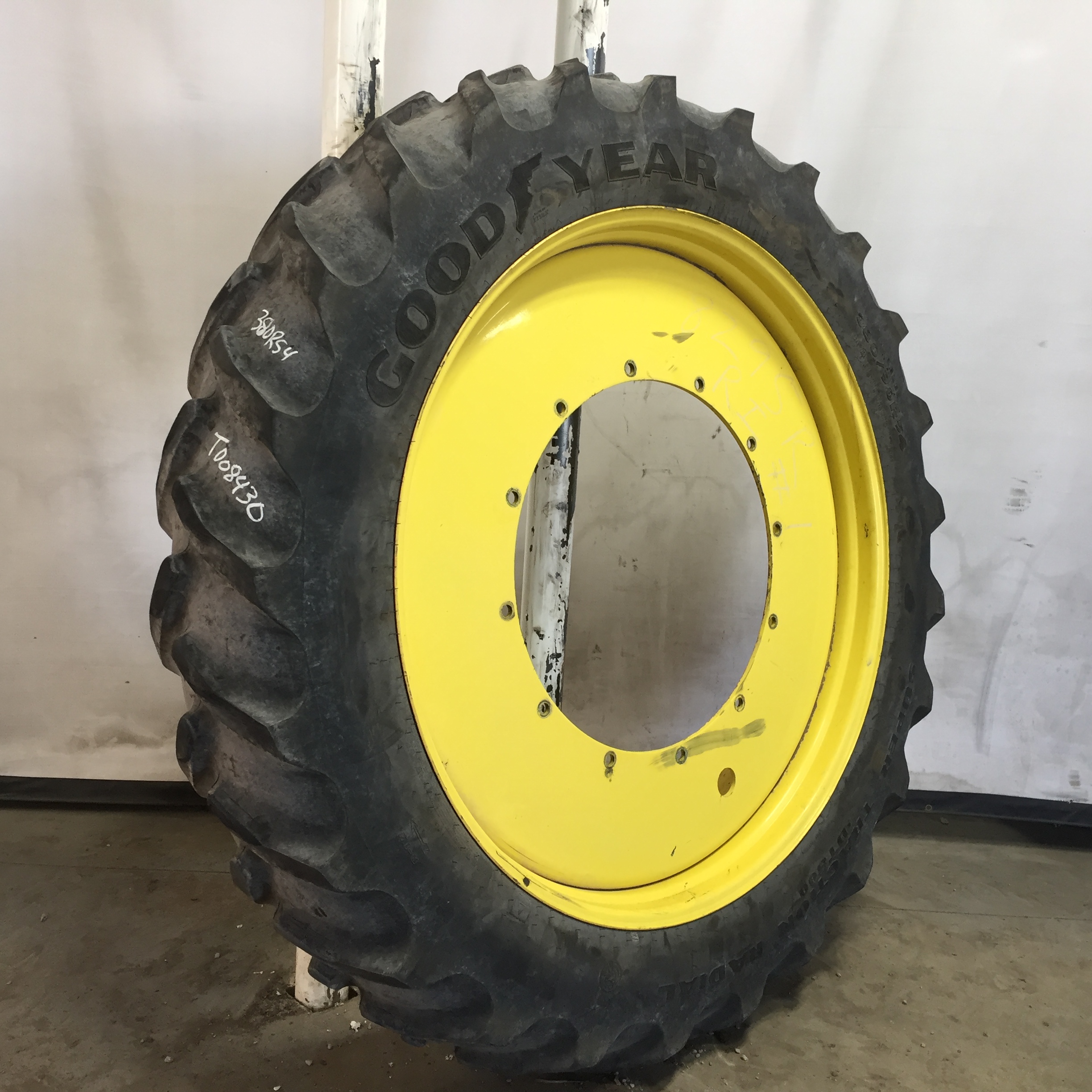 380/90R54 Goodyear Farm DT800 Super Traction R-1W Tire RT008430