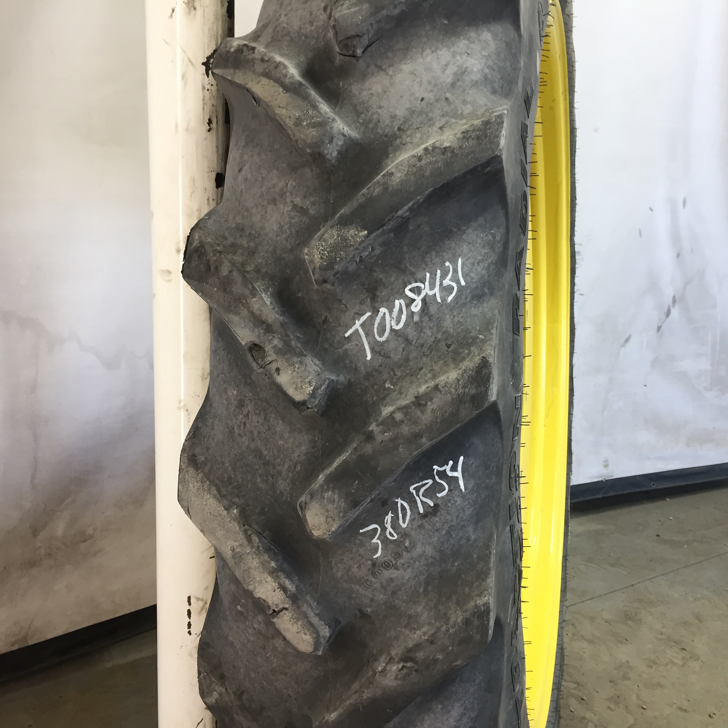 380/90R54 Goodyear Farm DT800 Super Traction R-1W Tire RT008431