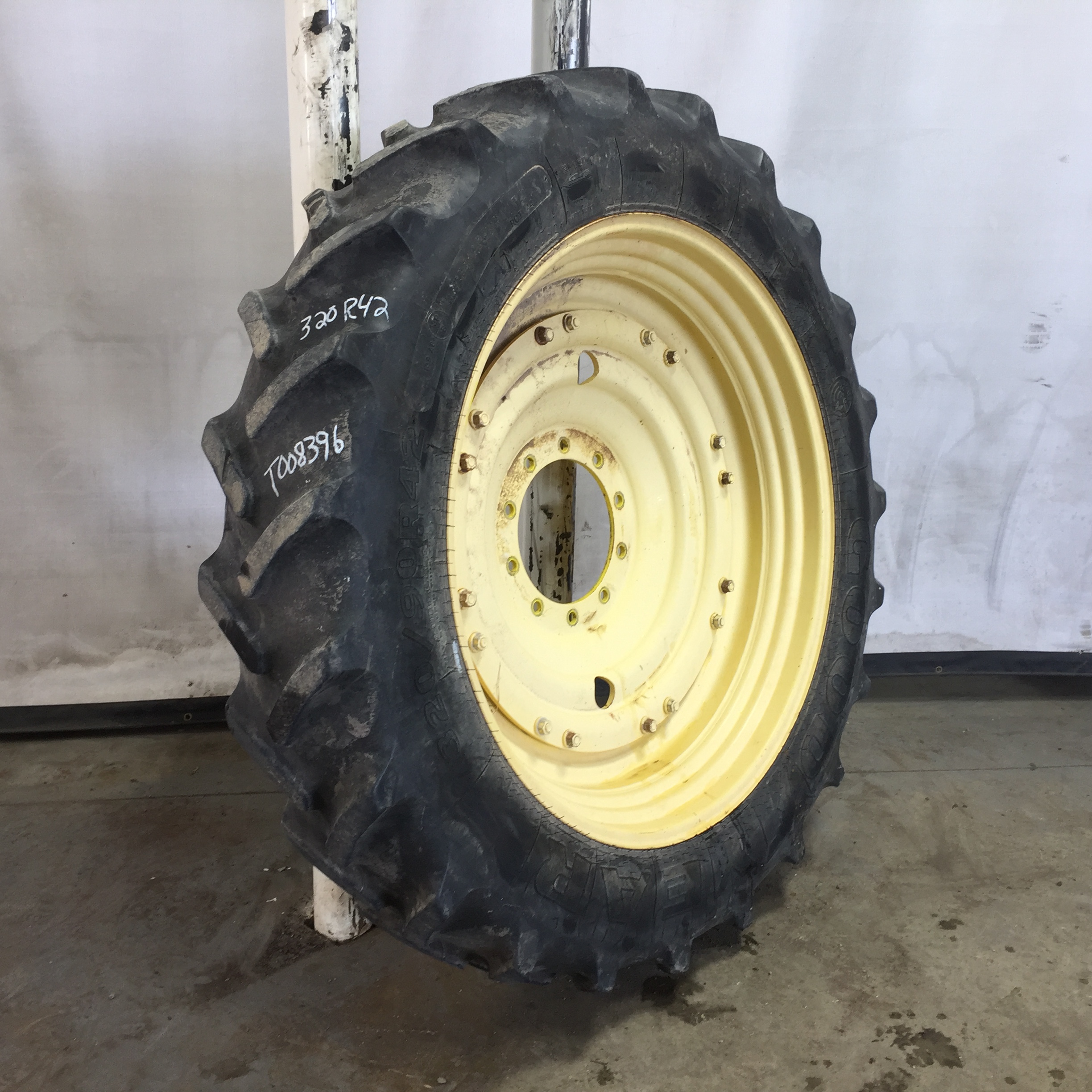 320/90R42 Goodyear Farm DT800 Optitrac R-1W Stub Disc Tire-Wheel Assembly T008396