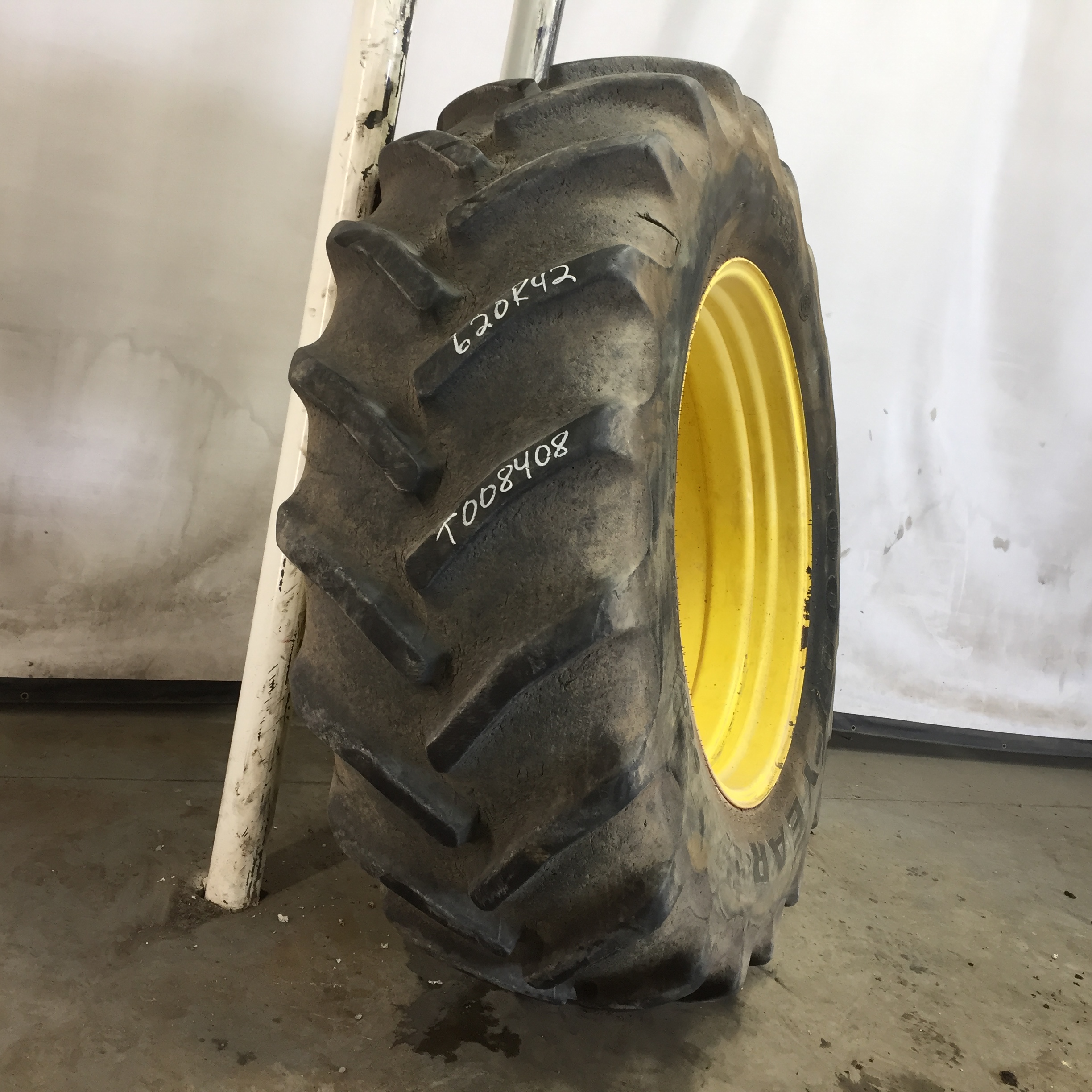 620/70R42 Goodyear Farm DT820 Super Traction R-1W Tire RT008408