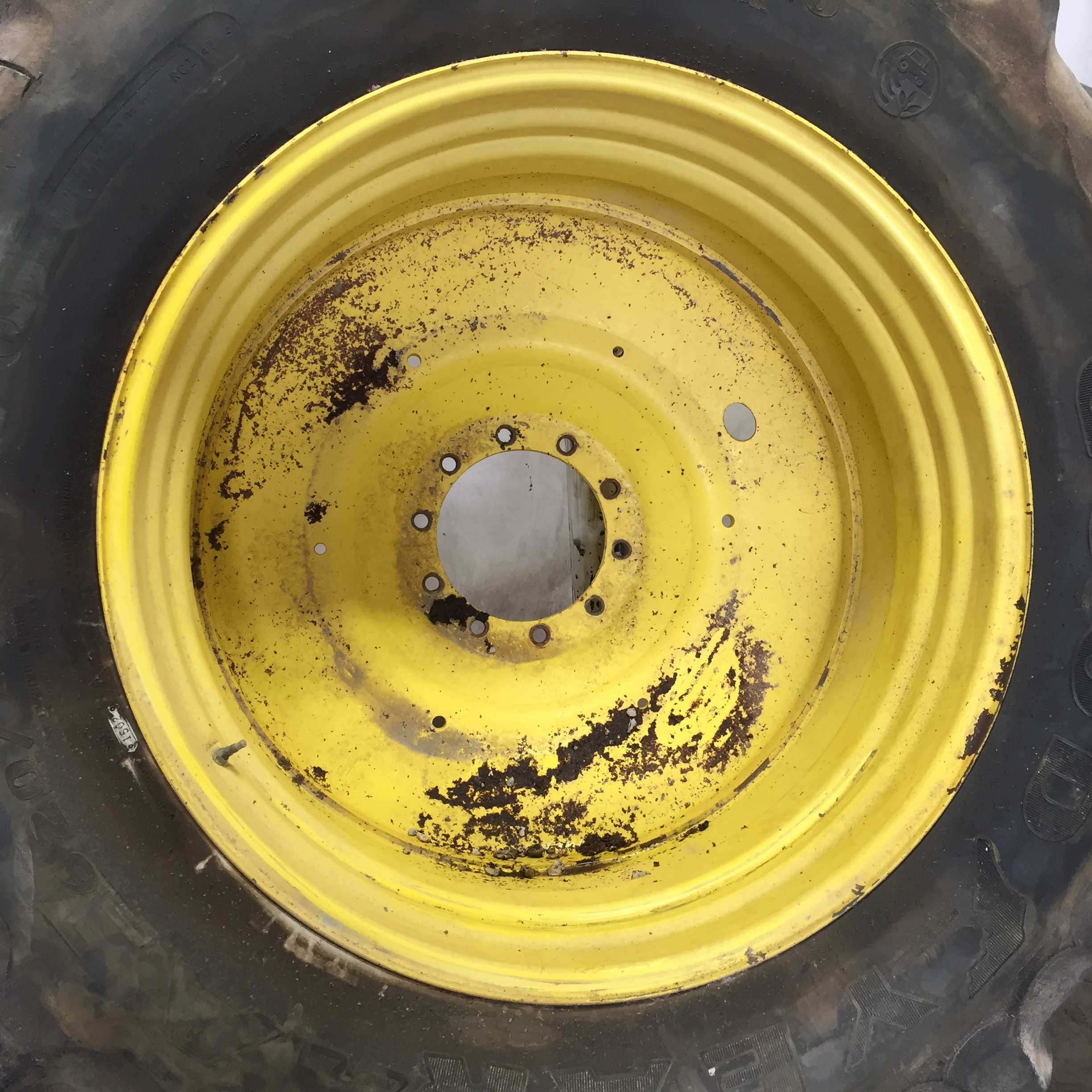 620/70R42 Goodyear Farm DT820 Super Traction R-1W Tire-Wheel Assembly T008408