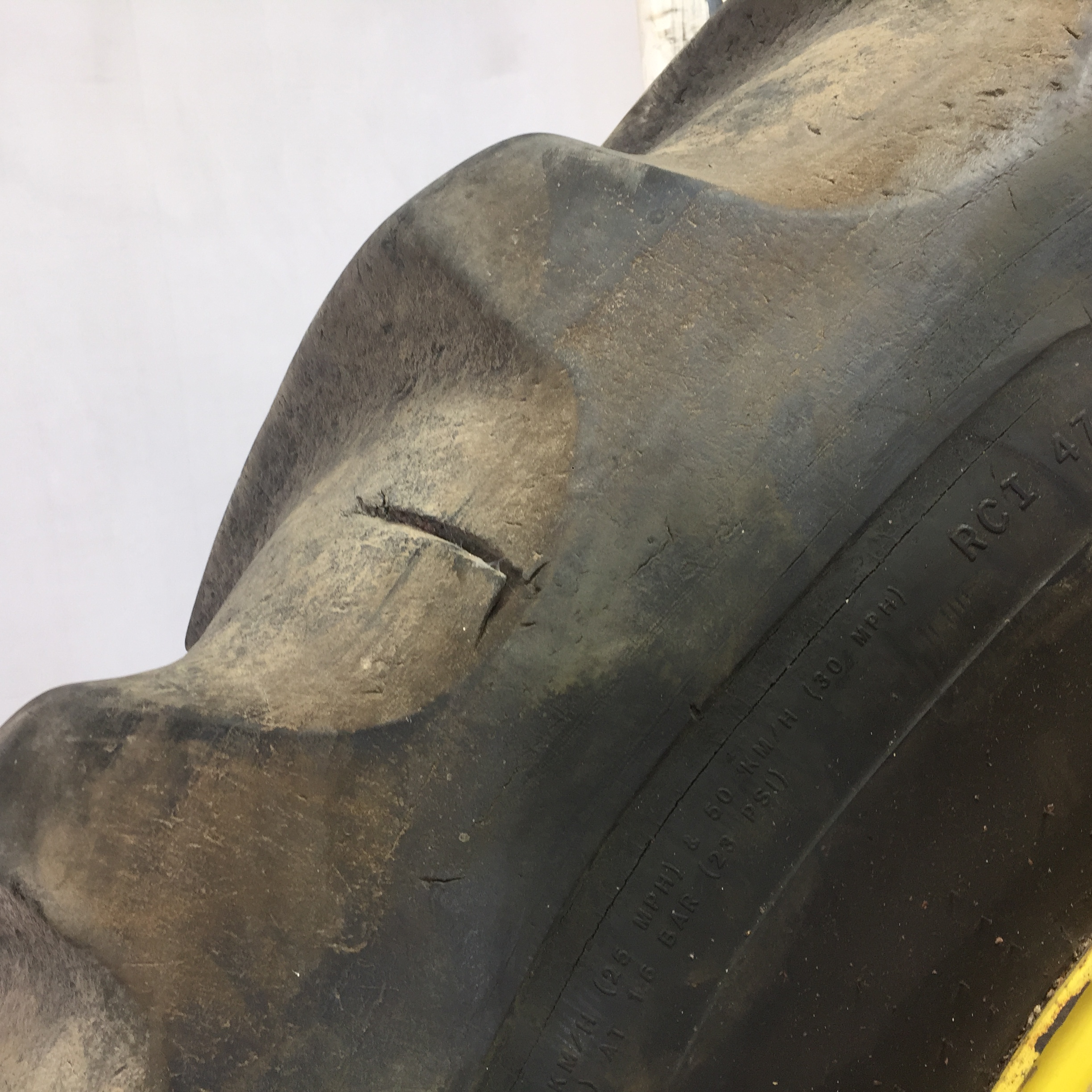 620/70R42 Goodyear Farm DT820 Super Traction R-1W Tire-Wheel Assembly T008408