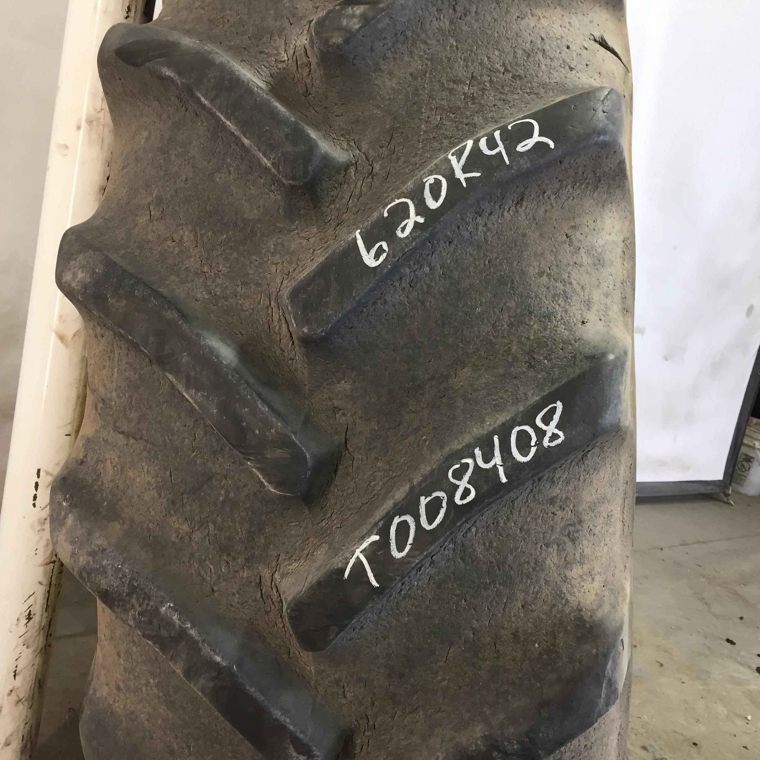 620/70R42 Goodyear Farm DT820 Super Traction R-1W Tire-Wheel Assembly T008408