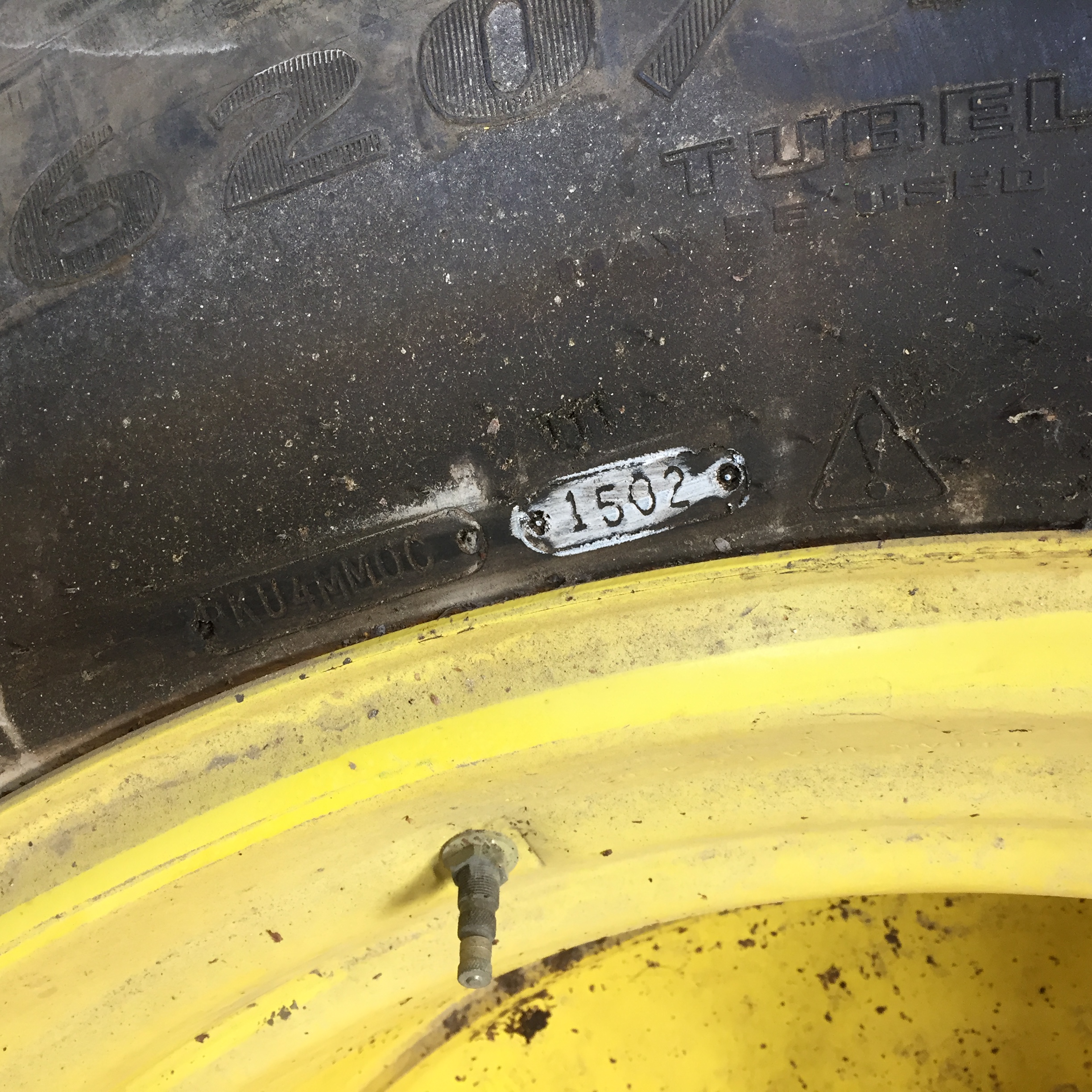 620/70R42 Goodyear Farm DT820 Super Traction R-1W Tire-Wheel Assembly T008408