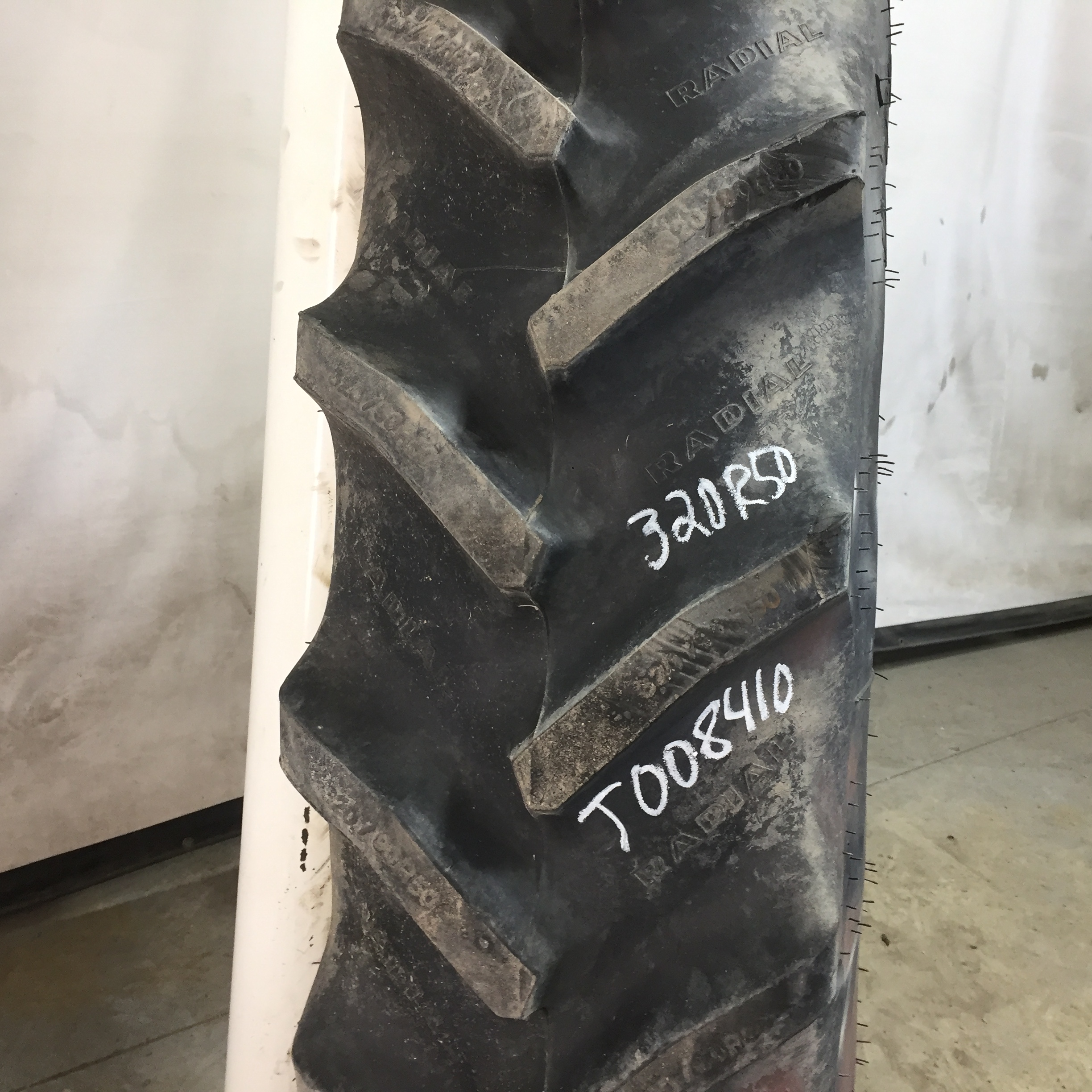 320/90R50 Goodyear Farm DT800 Optitrac R-1W Tire-Wheel Assembly T008410