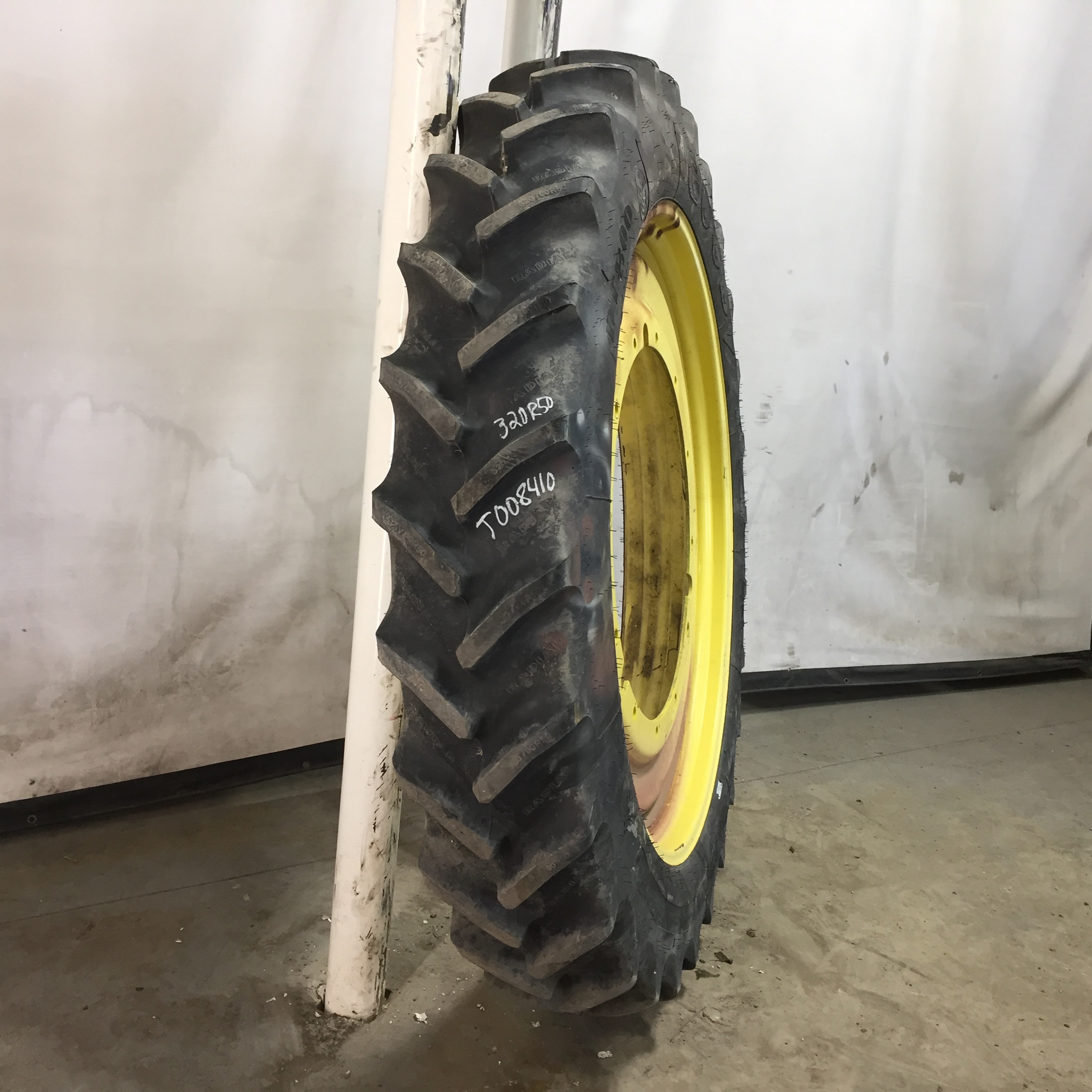 320/90R50 Goodyear Farm DT800 Optitrac R-1W Tire-Wheel Assembly T008410