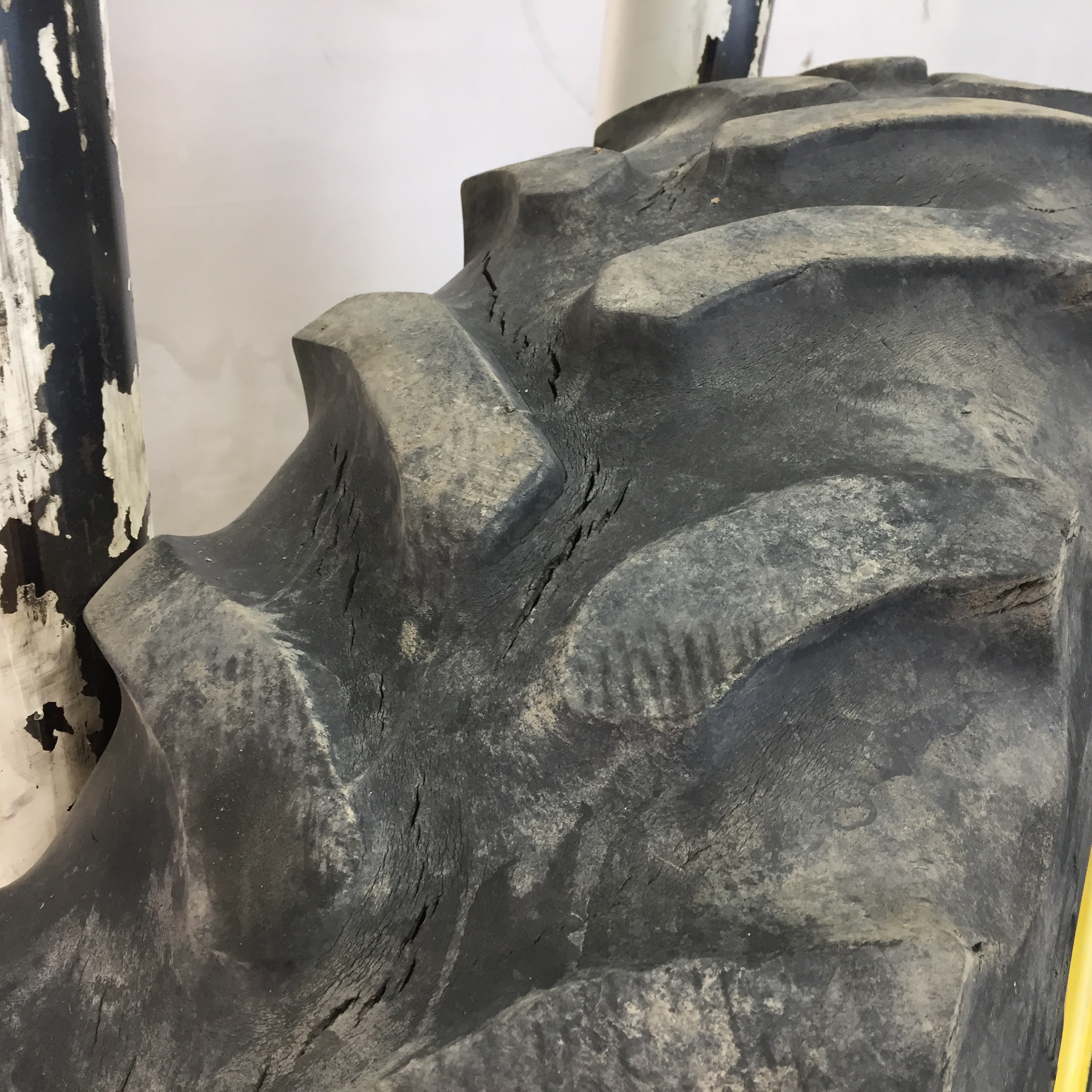 320/85R34 Goodyear Farm Dyna Torque Radial FWA R-1 Waffle Wheel (Groups of 3 bolts) Tire-Wheel Assembly T008414