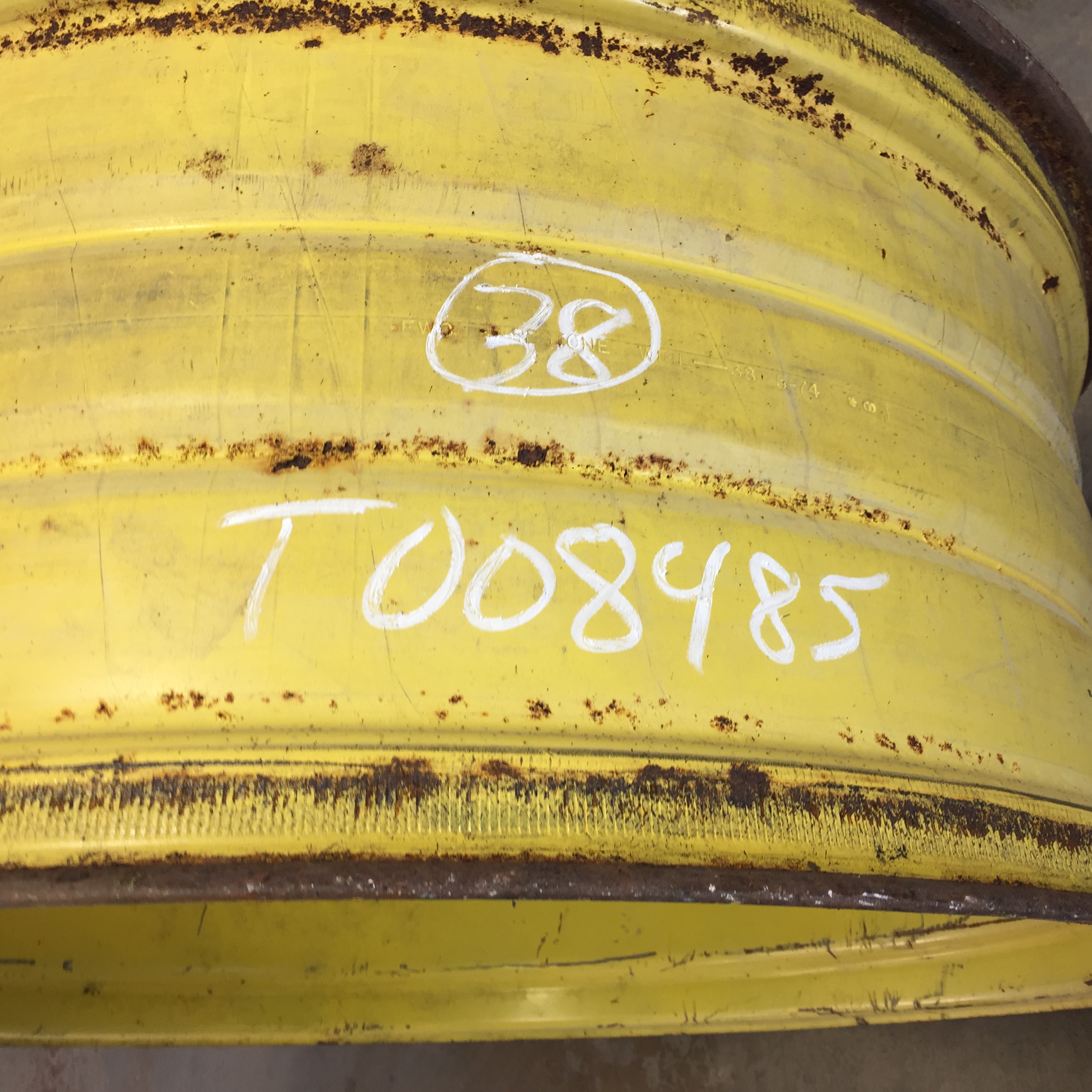 38''D x 16''W Double Bevel 38" Cast Wheel T008485