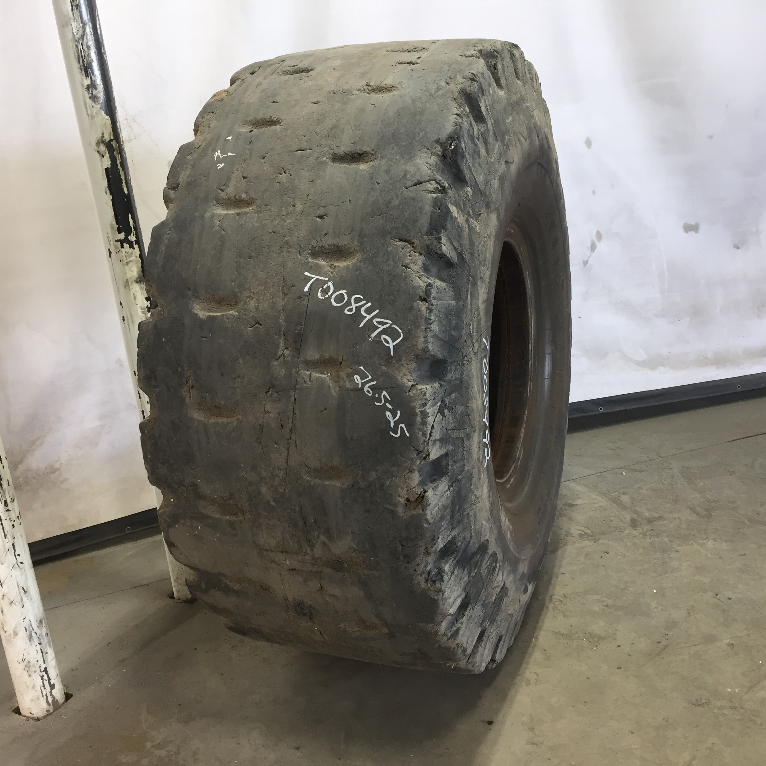 26.5/-25 Goodyear SXT D/L L-5 Tire T008492