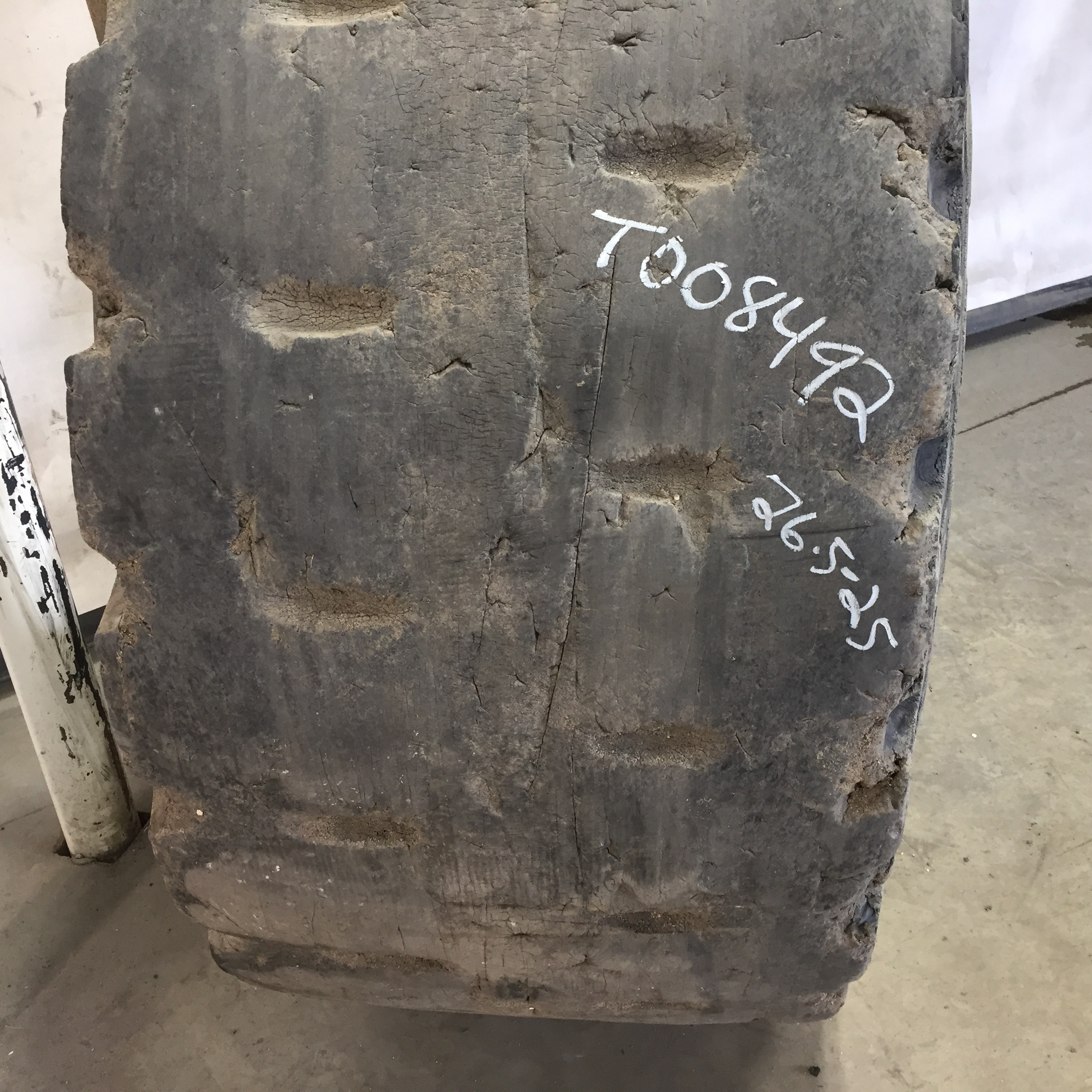 26.5/-25 Goodyear SXT D/L L-5 Tire T008492