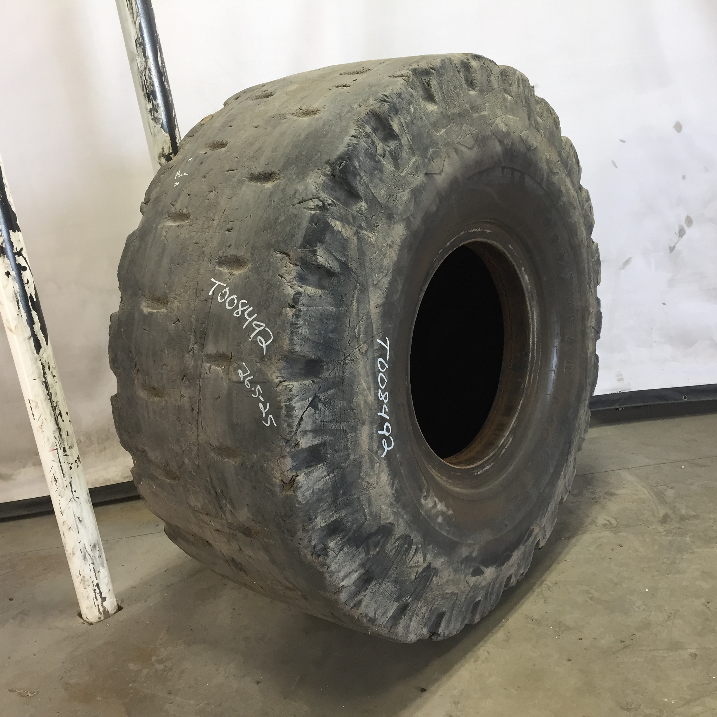 26.5/-25 Goodyear SXT D/L L-5 Tire T008492