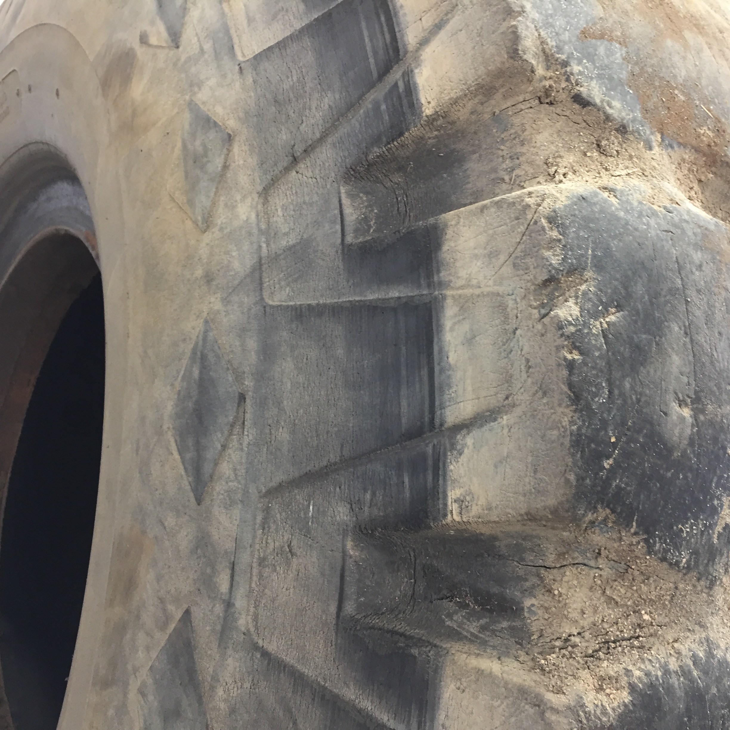 26.5/-25 Goodyear SXT D/L L-5 Tire T008493