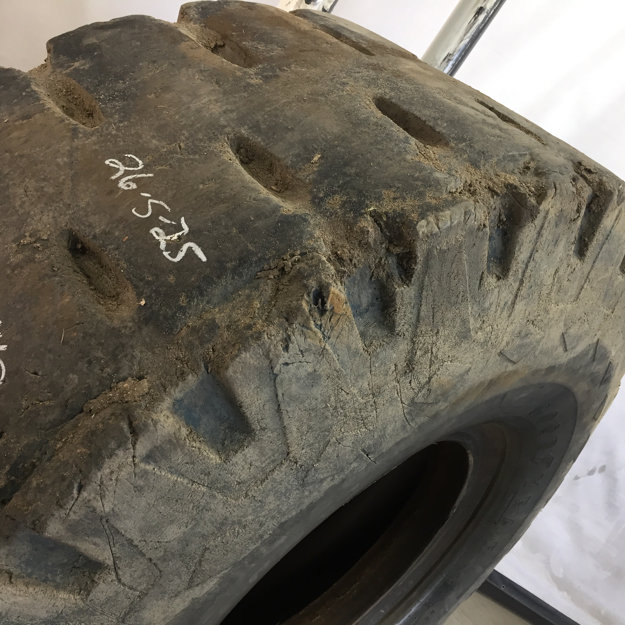 26.5/-25 Goodyear SXT D/L L-5 Tire T008493