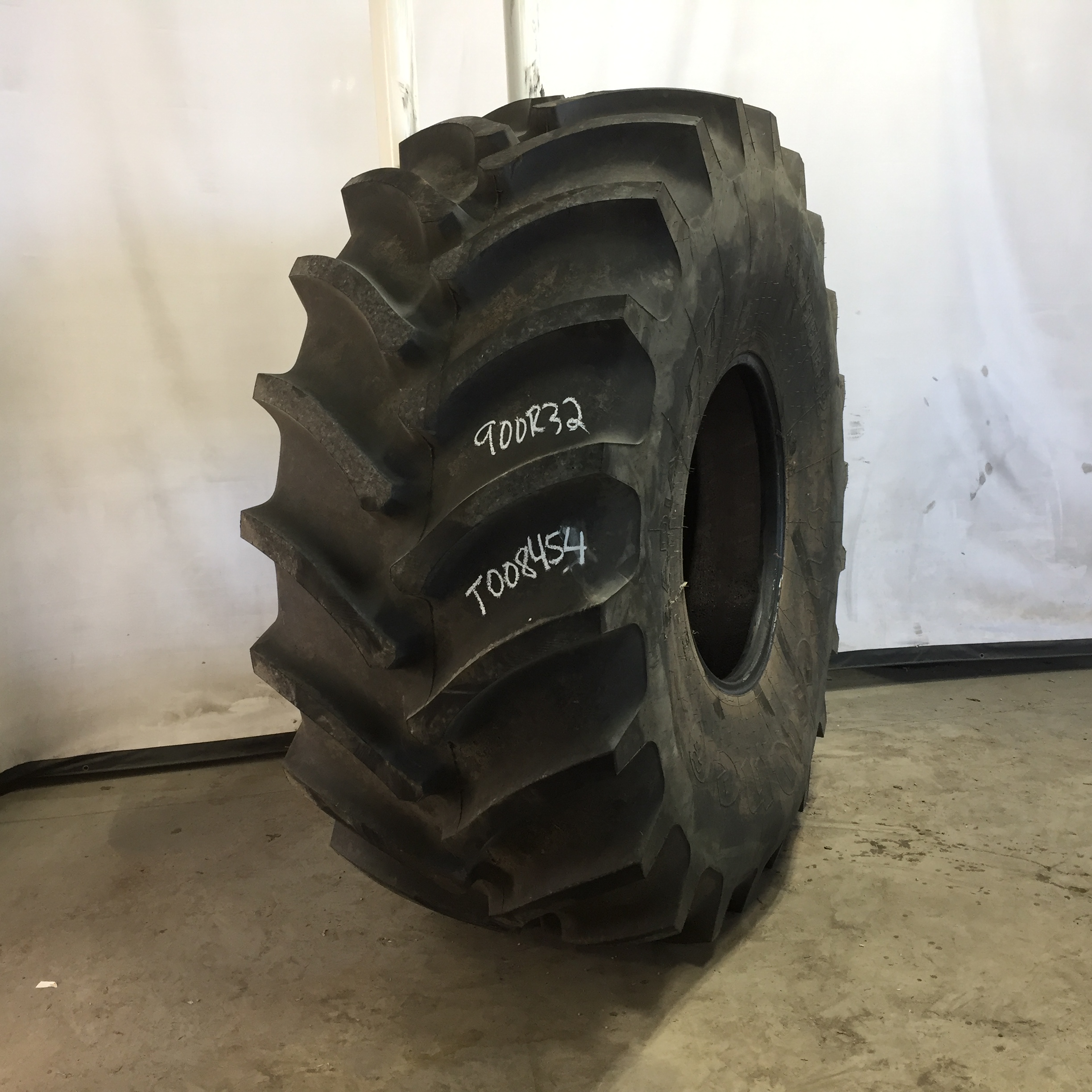 900/75R32 Firestone Radial All Traction DT R-1W Tire T008454
