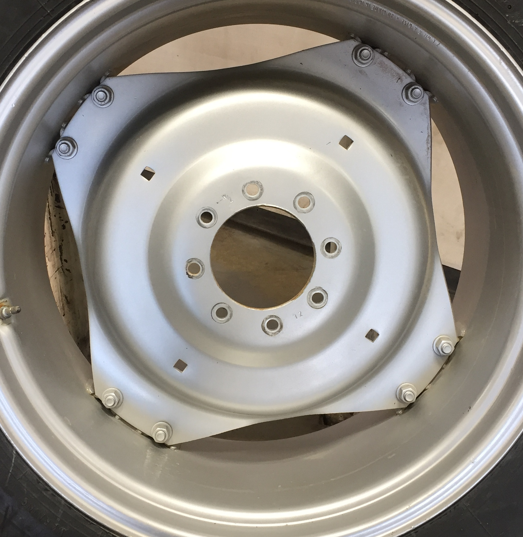 Rim with Clamp/Loop Style (groups of 2 bolts) WT008464