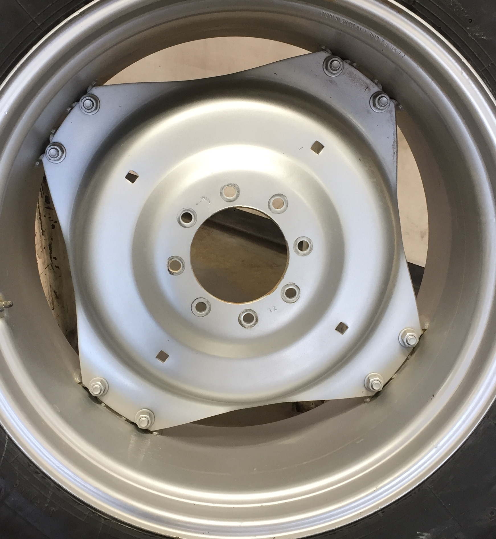 30'' Rim with Clamp/Loop Style (groups of 2 bolts) Rim Center WT008464CTR