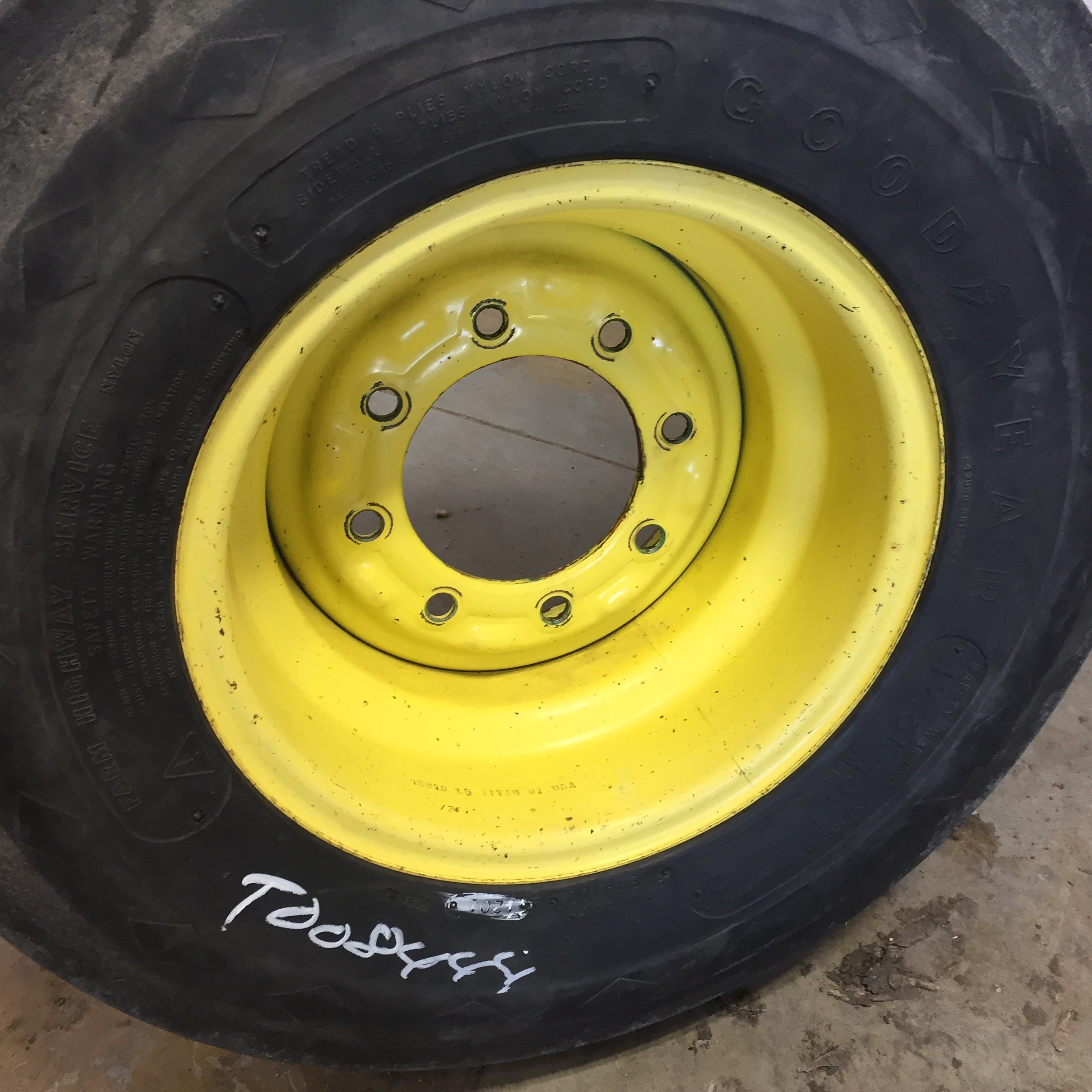12.5/L-15 Goodyear Farm FI Highway Service II I-1 Tire-Wheel Assembly T008444