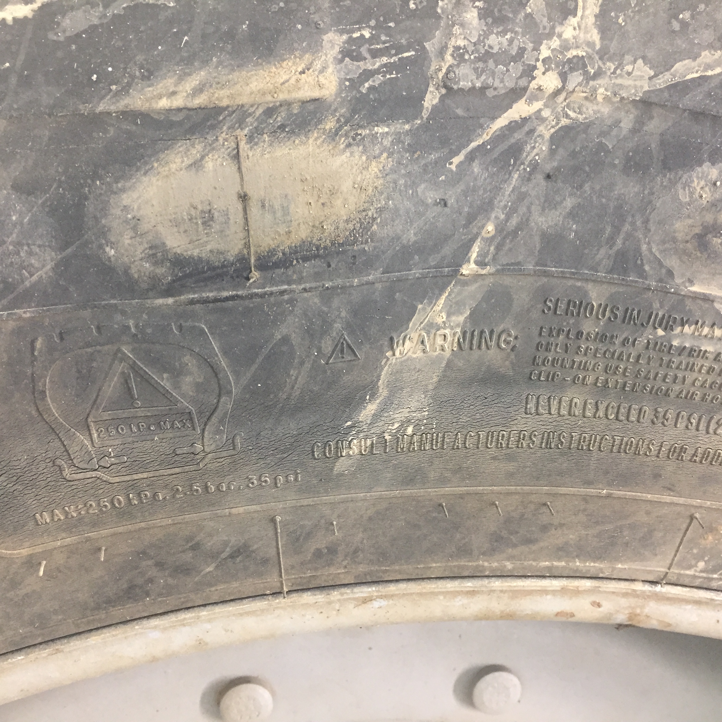 480/80R42 Michelin AgriBib R-1W Tire RT008455