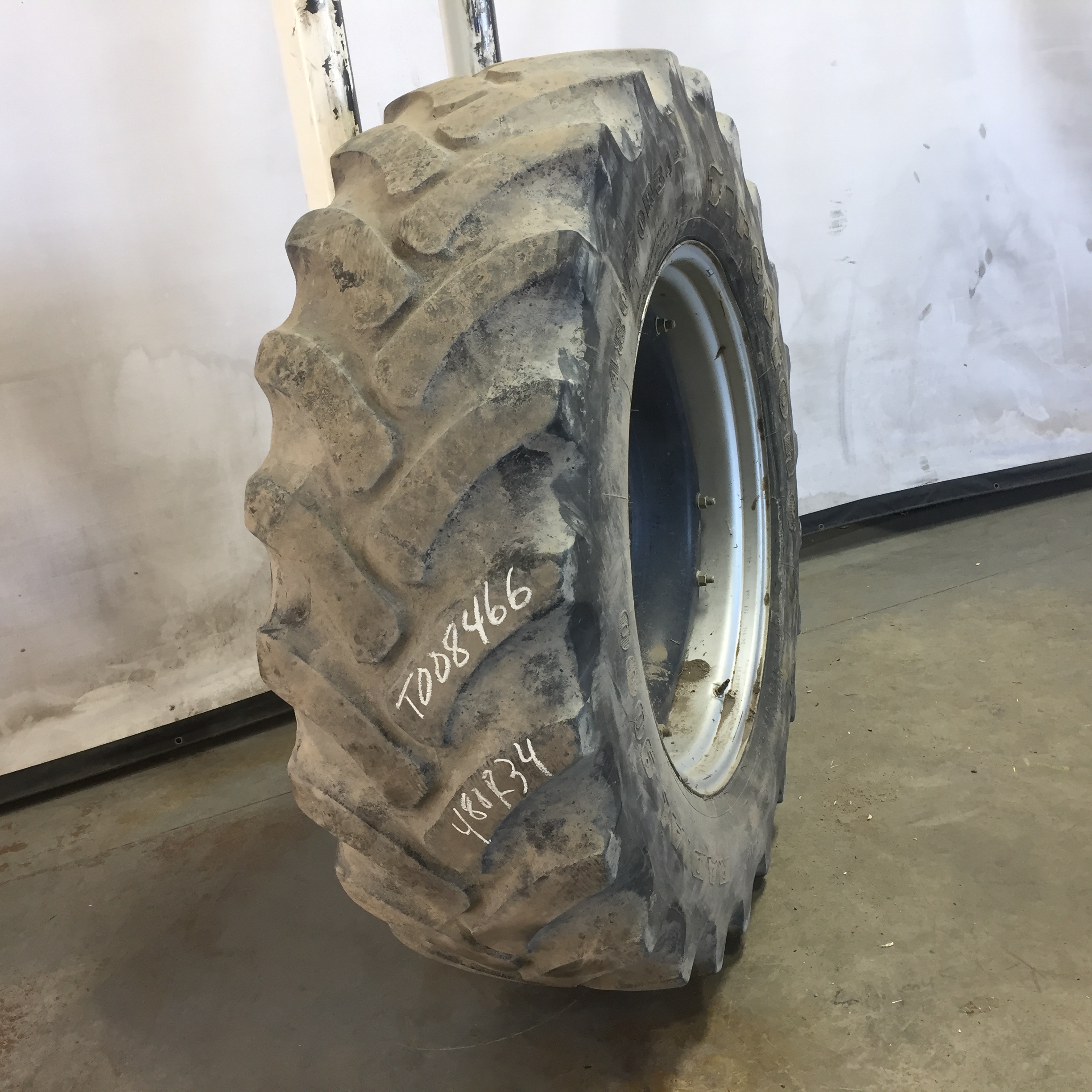 480/70R34 Firestone Radial 9000 R-1W Tire RT008466