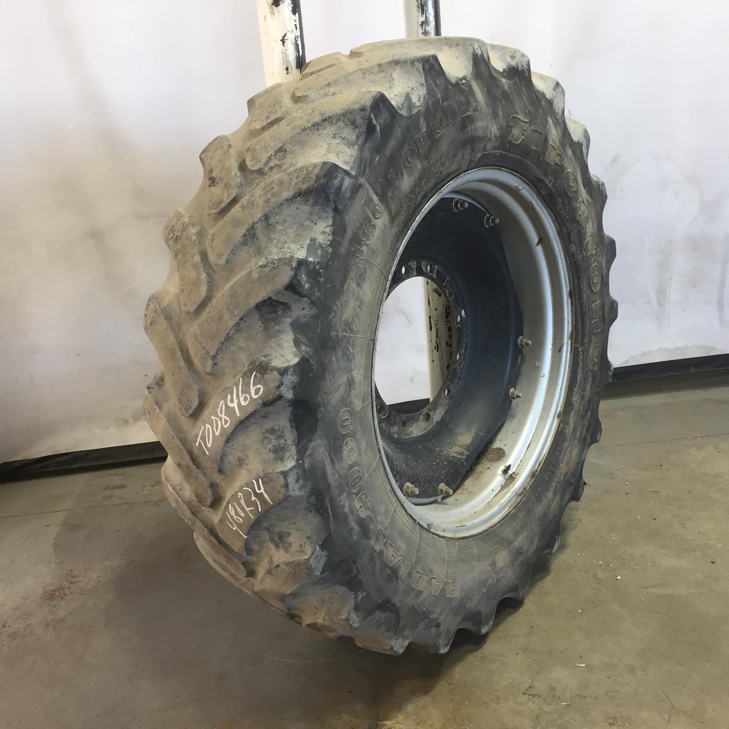 480/70R34 Firestone Radial 9000 R-1W Tire RT008466