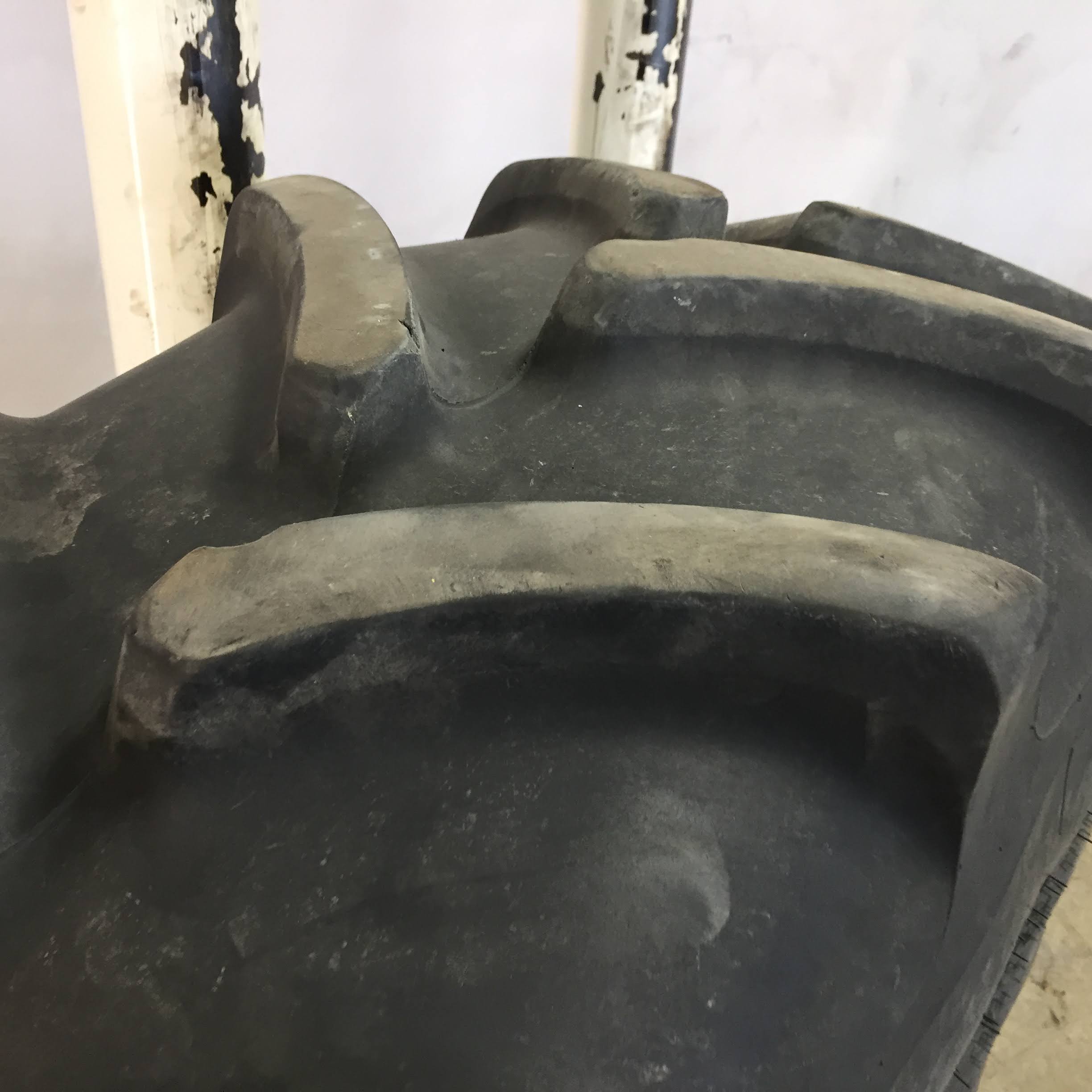 420/85R24 Firestone Performer 85 R-1W Tire T008505