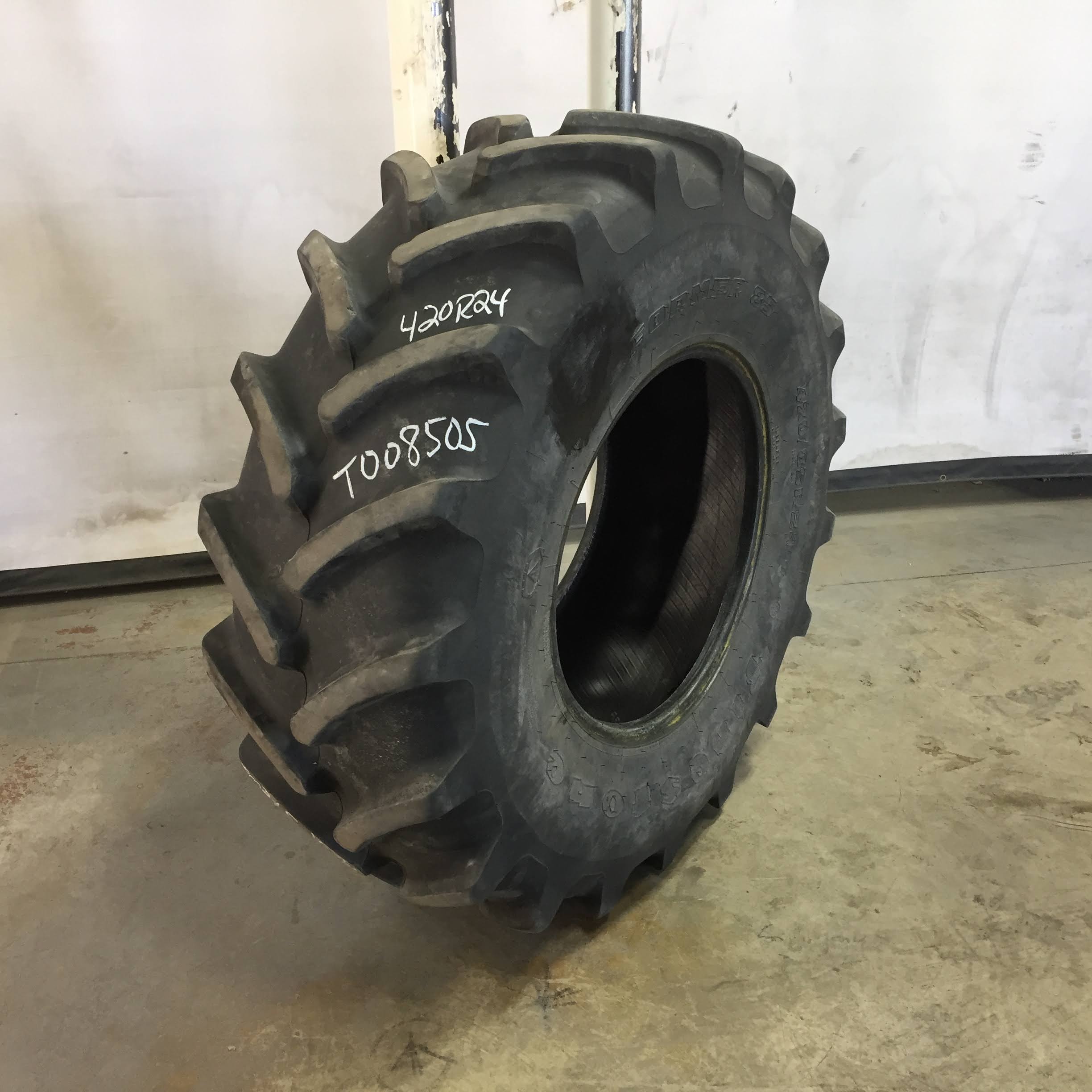 420/85R24 Firestone Performer 85 R-1W Tire T008505