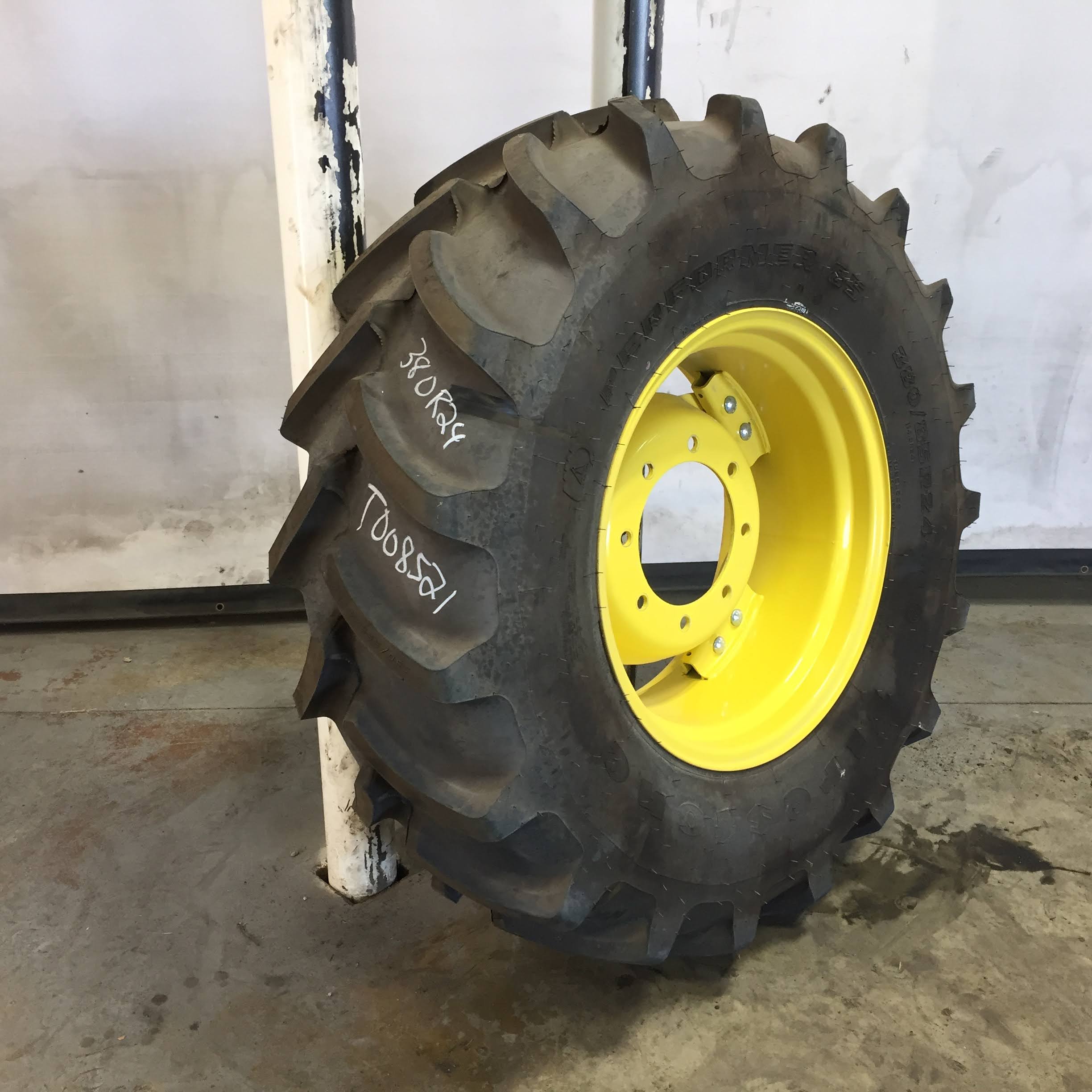 380/85R24 Firestone Performer 85 R-1W Tire RT008521