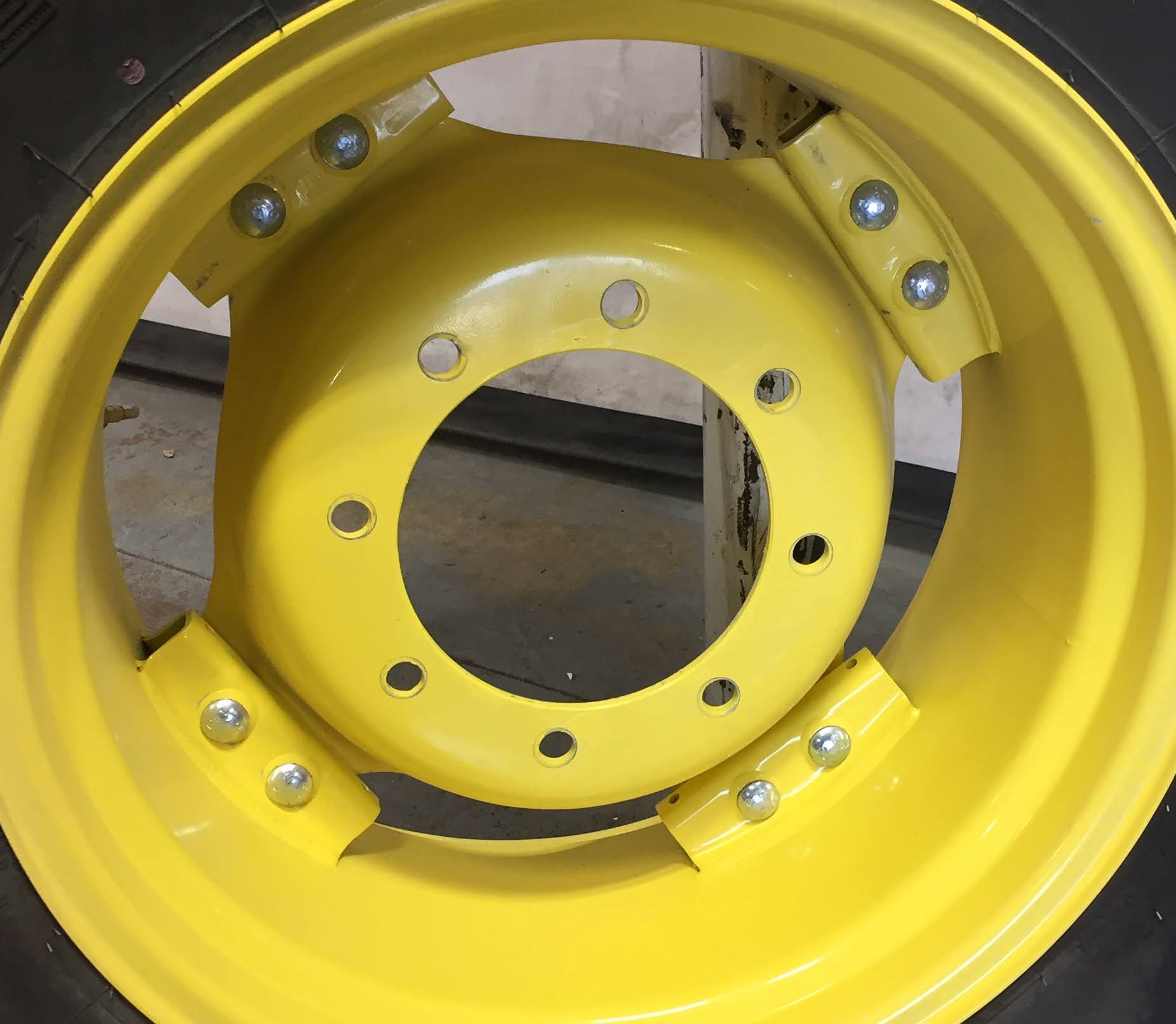 24'' Rim with Clamp/U-Clamp (groups of 2 bolts) Rim Center WT008521CTR