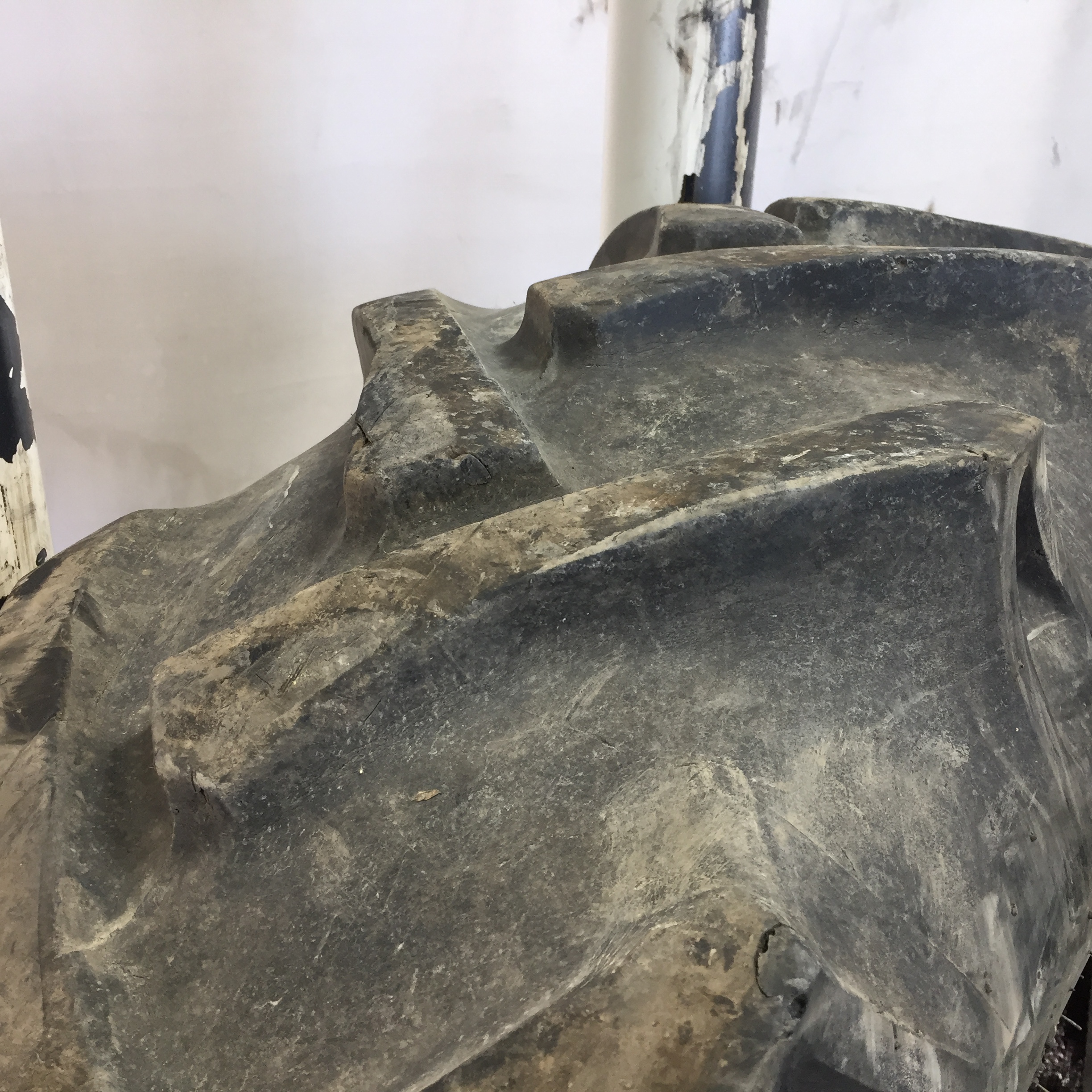 16.9/-30 Alliance 324 Farm Pro R-1 Tire 008045