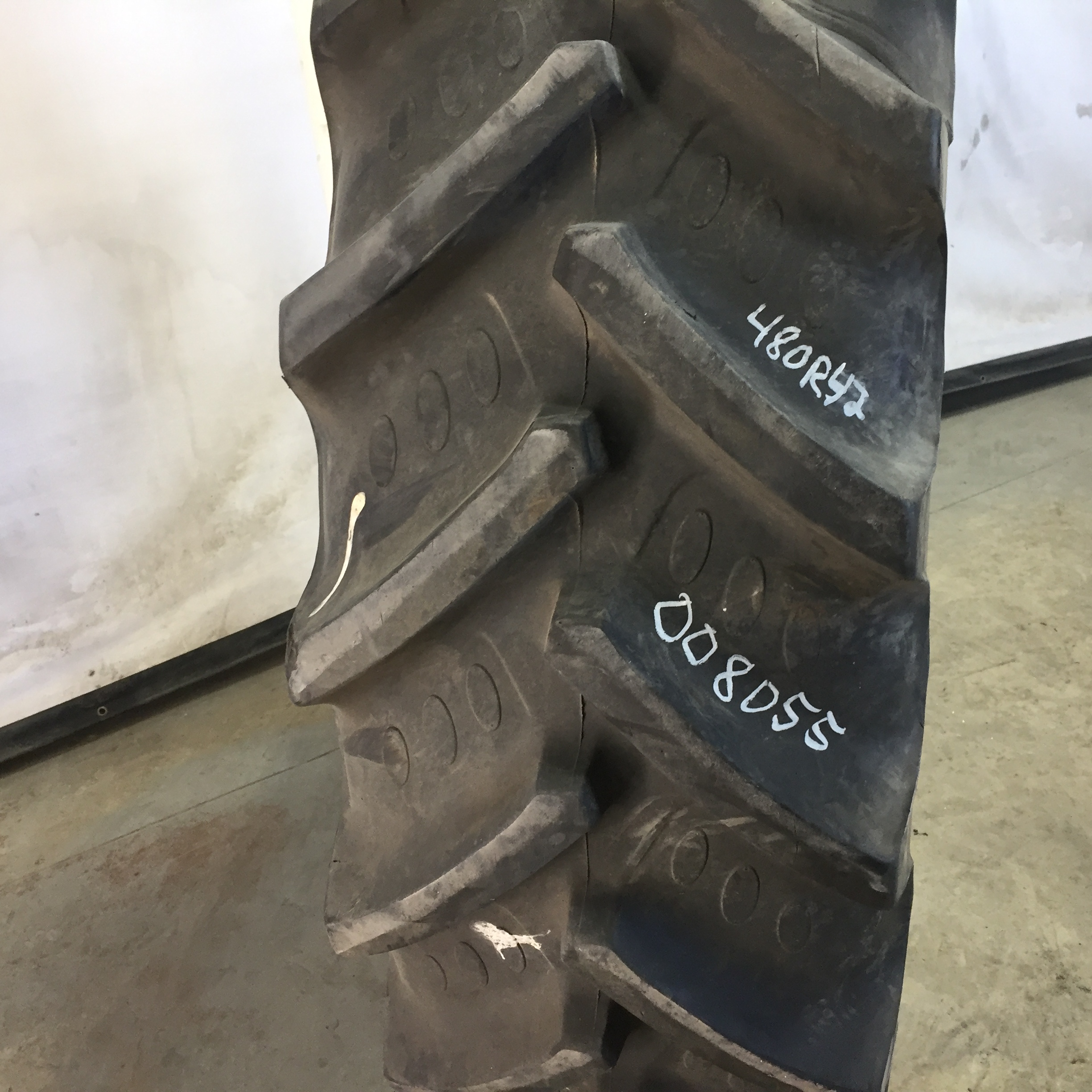 480/80R42 BKT Tires Agrimax RT 855 R-1W Tire 008055