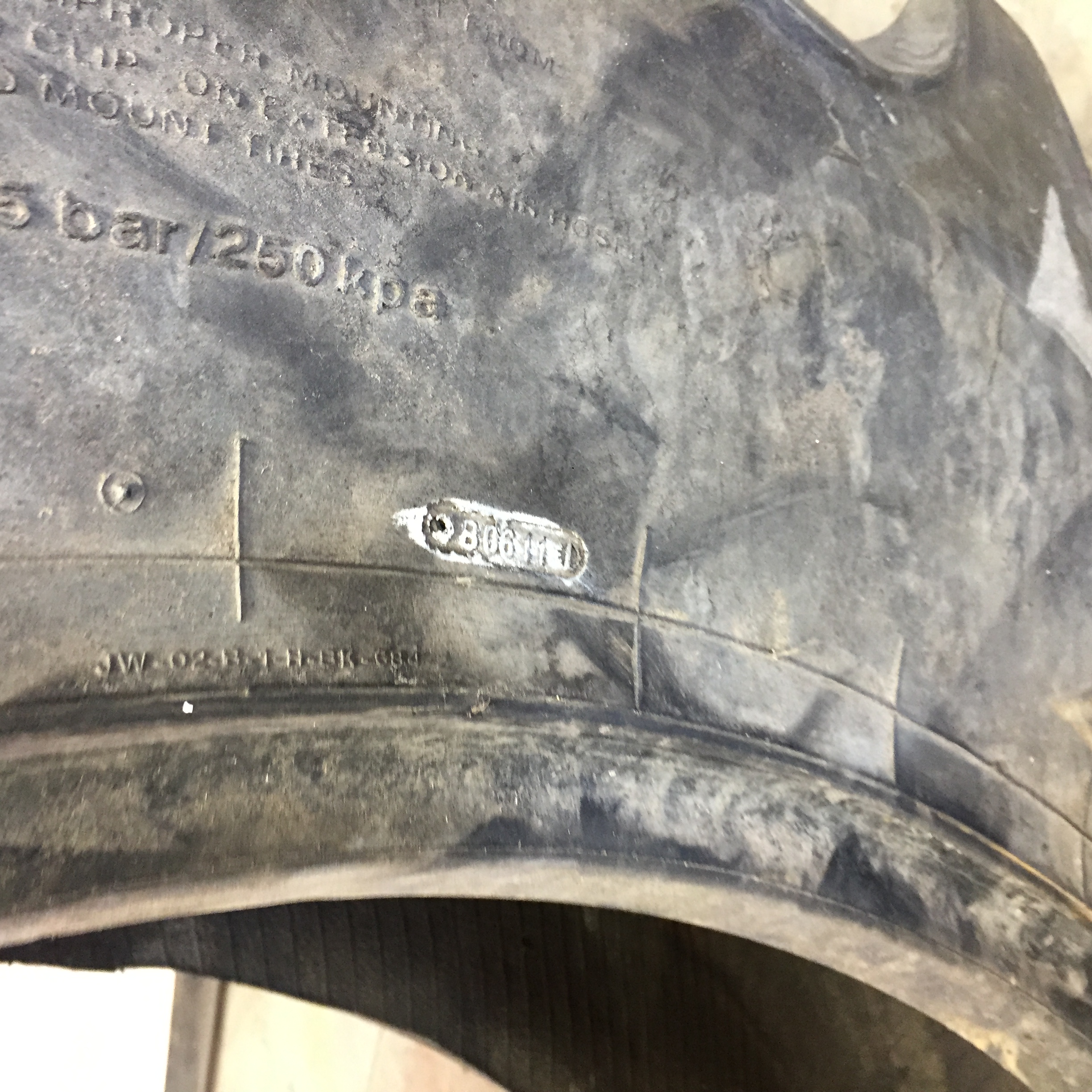 480/80R42 BKT Tires Agrimax RT 855 R-1W Tire 008055