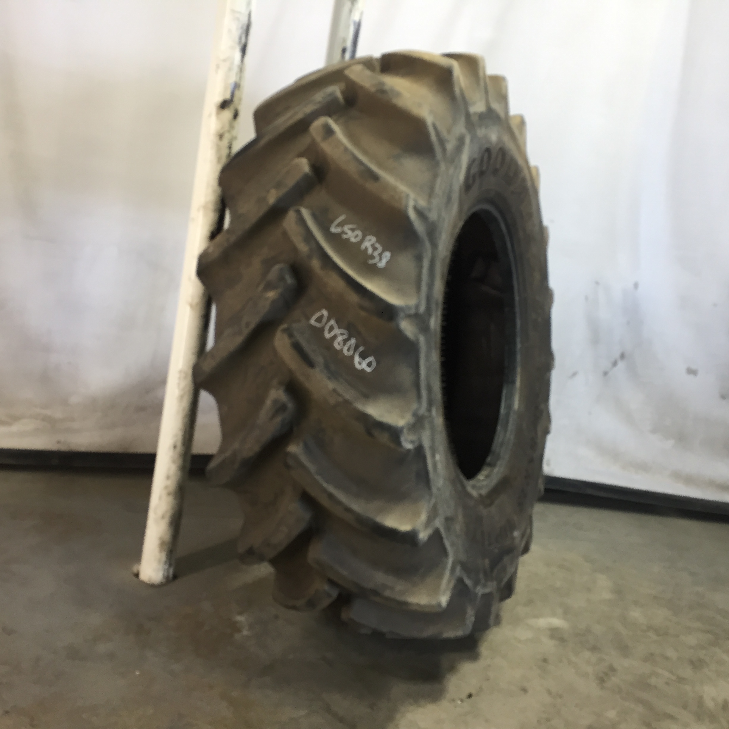 650/85R38 Goodyear Farm DT824 Optitrac R-1W Tire 008060