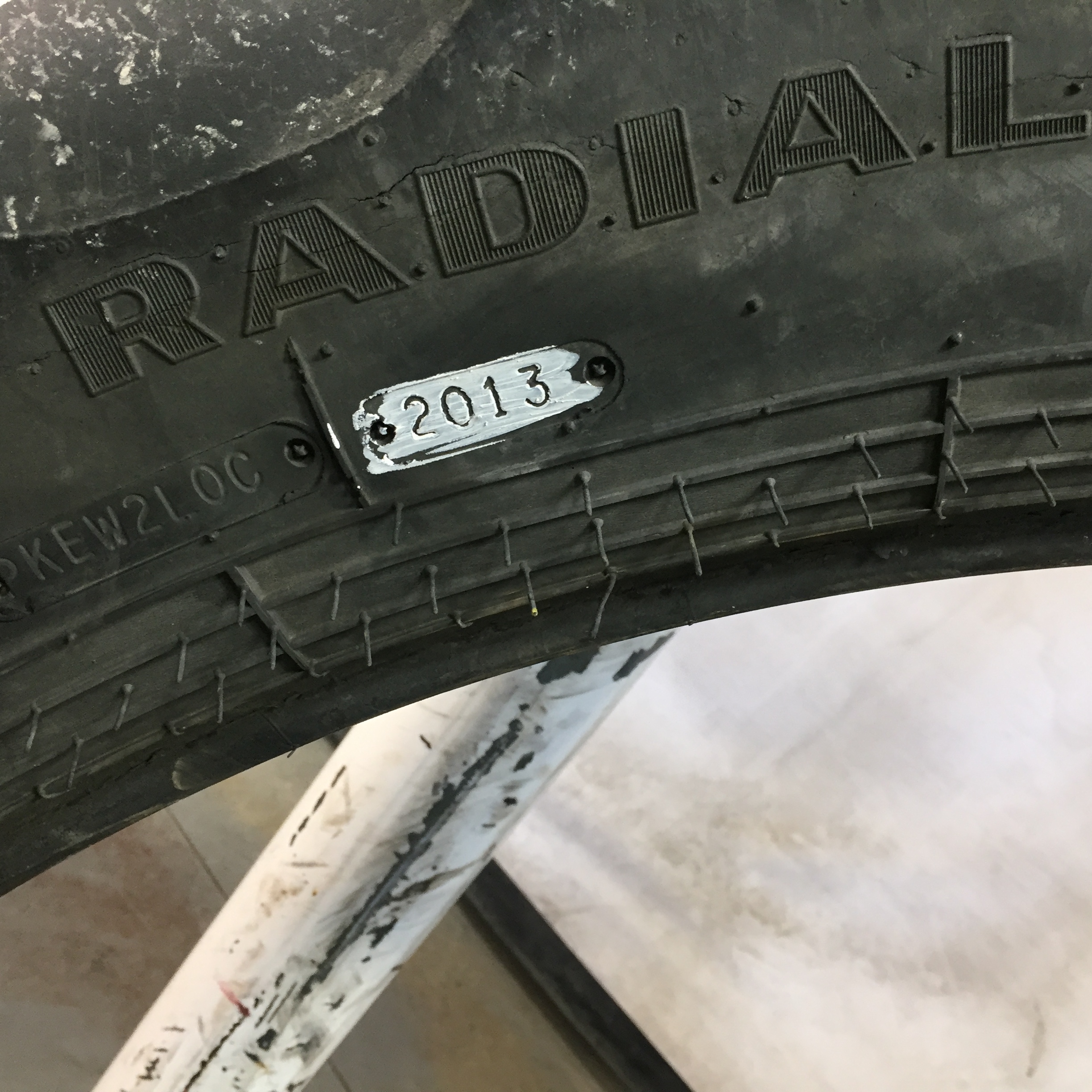 320/80R42 Goodyear Farm DT800 Super Traction R-1W Tire 008070