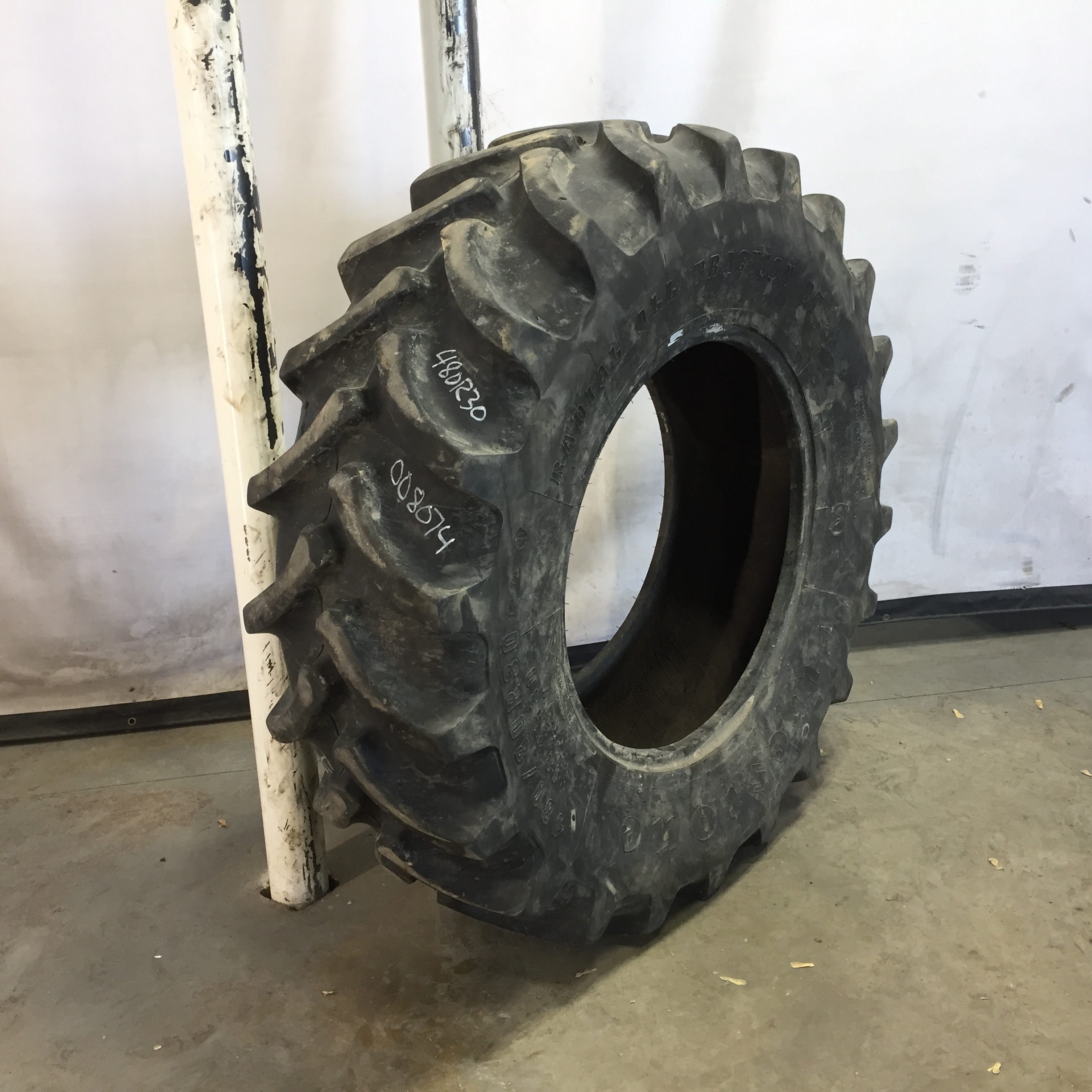 480/80R30 Firestone Radial All Traction DT R-1W Tire 008074