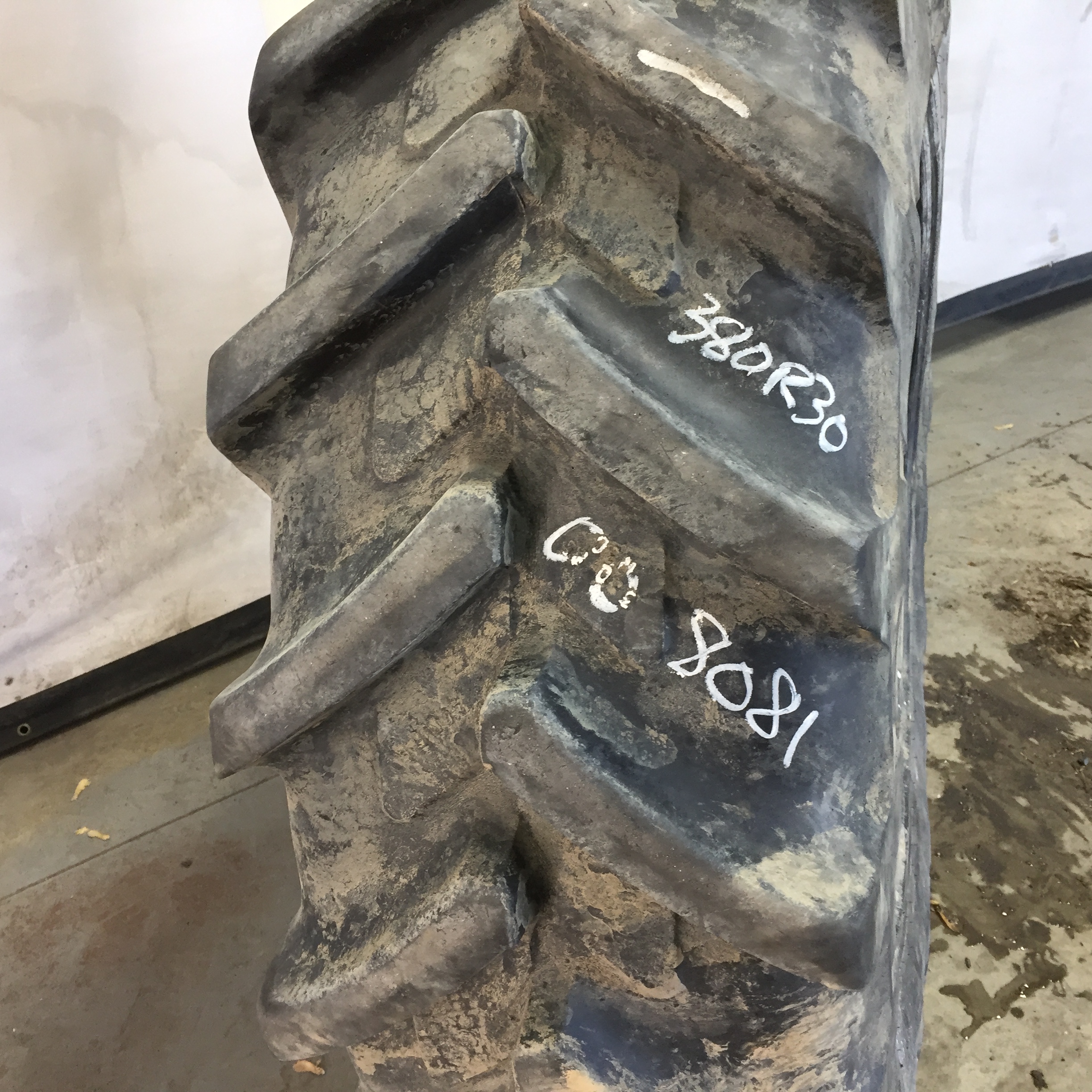 380/85R30 Michelin AgriBib R-1W Tire 008081