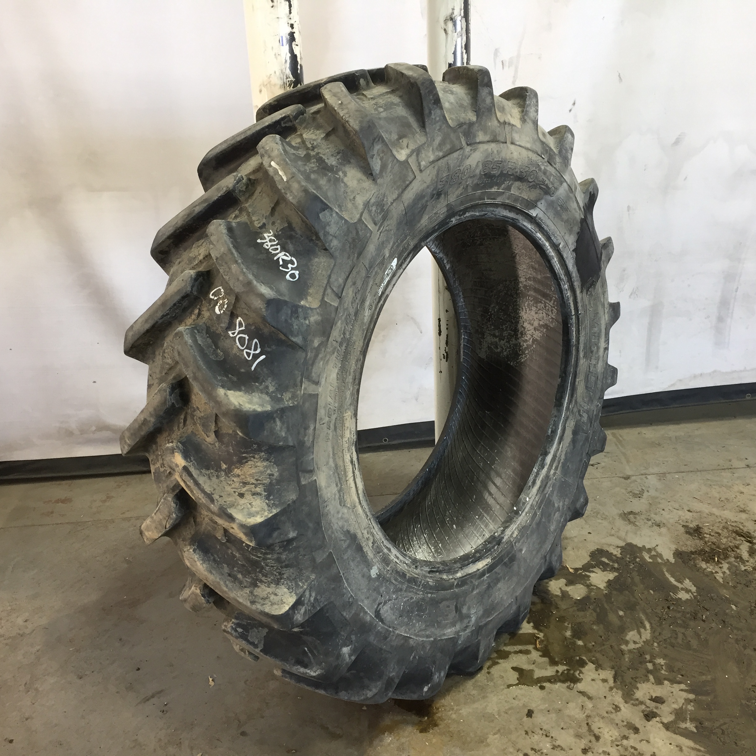 380/85R30 Michelin AgriBib R-1W Tire 008081