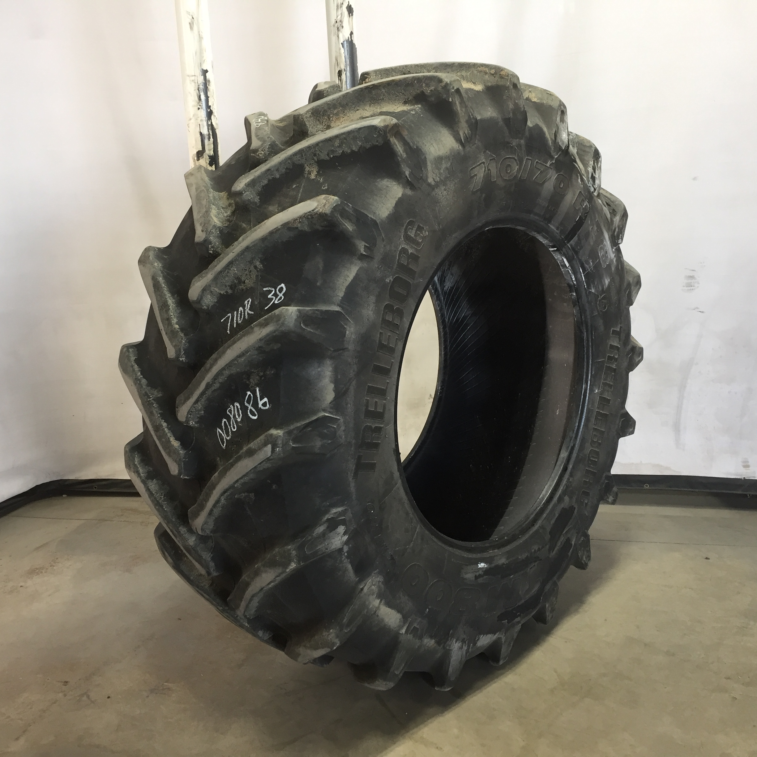710/70R38 Trelleborg TM800 High Speed R-1W Tire 008086