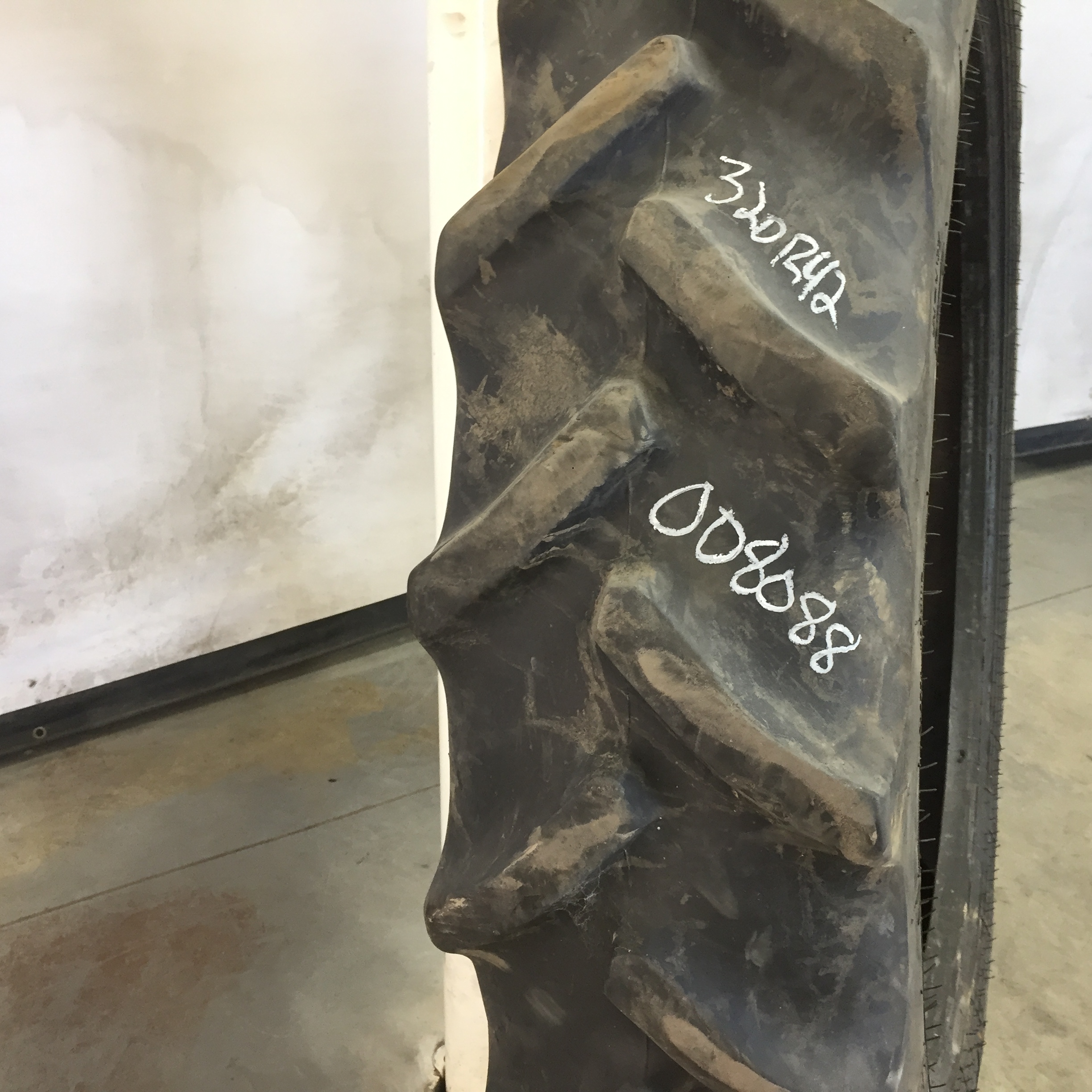 320/80R42 Goodyear Farm DT800 Super Traction R-1W Tire 008088