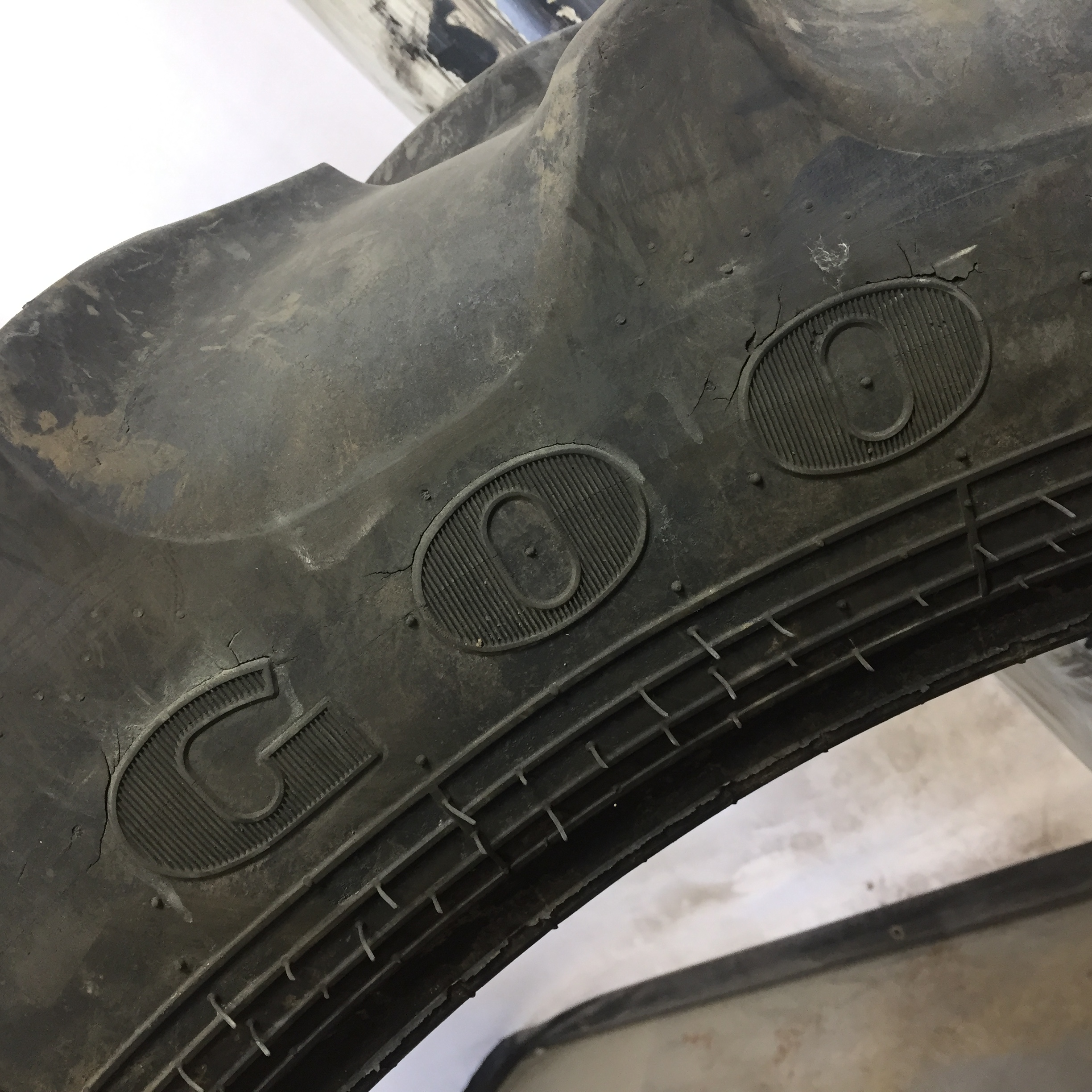 320/80R42 Goodyear Farm DT800 Super Traction R-1W Tire 008088