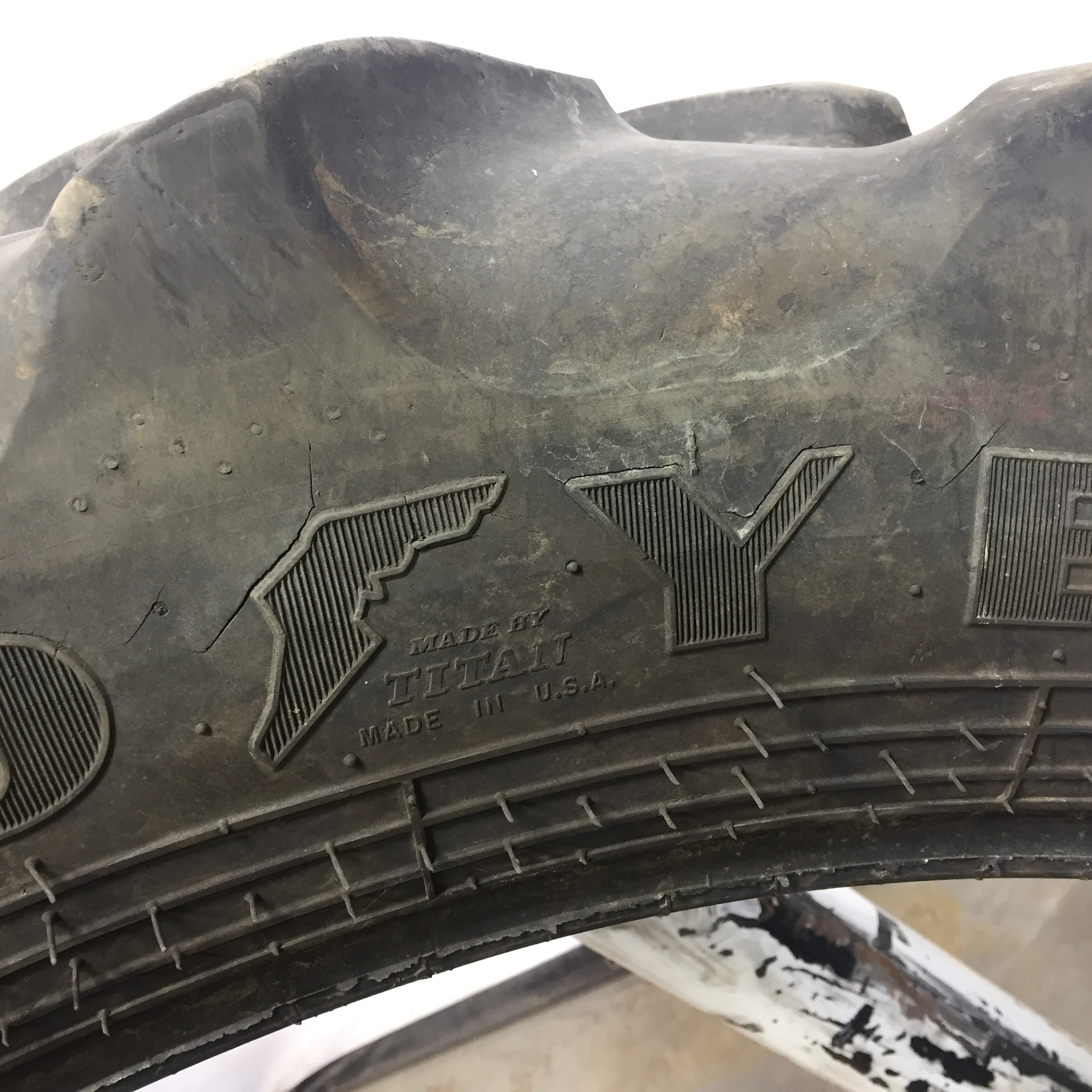 320/80R42 Goodyear Farm DT800 Super Traction R-1W Tire 008088