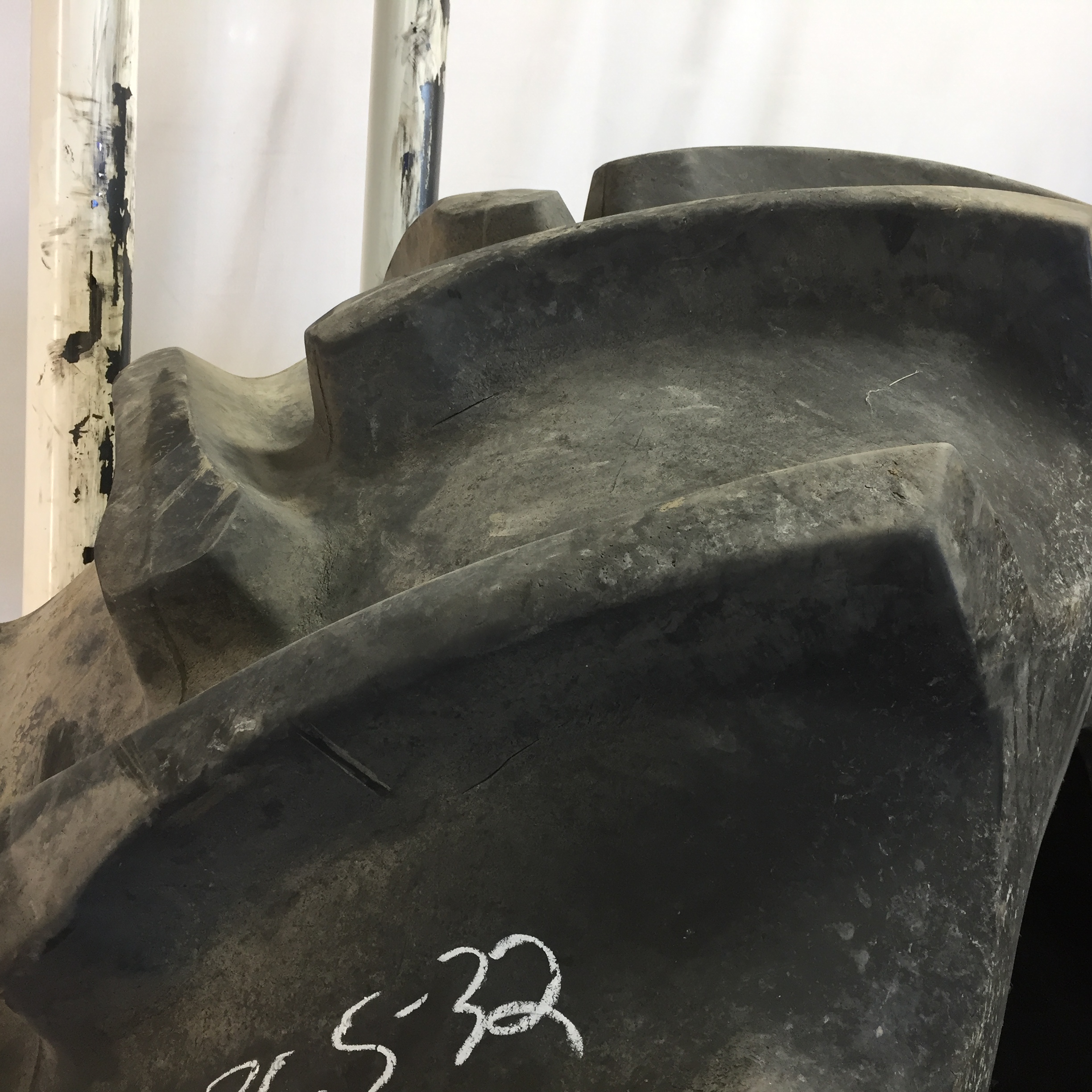 35.5/L-32 Firestone Champion Spade Grip R-2 Tire 008096