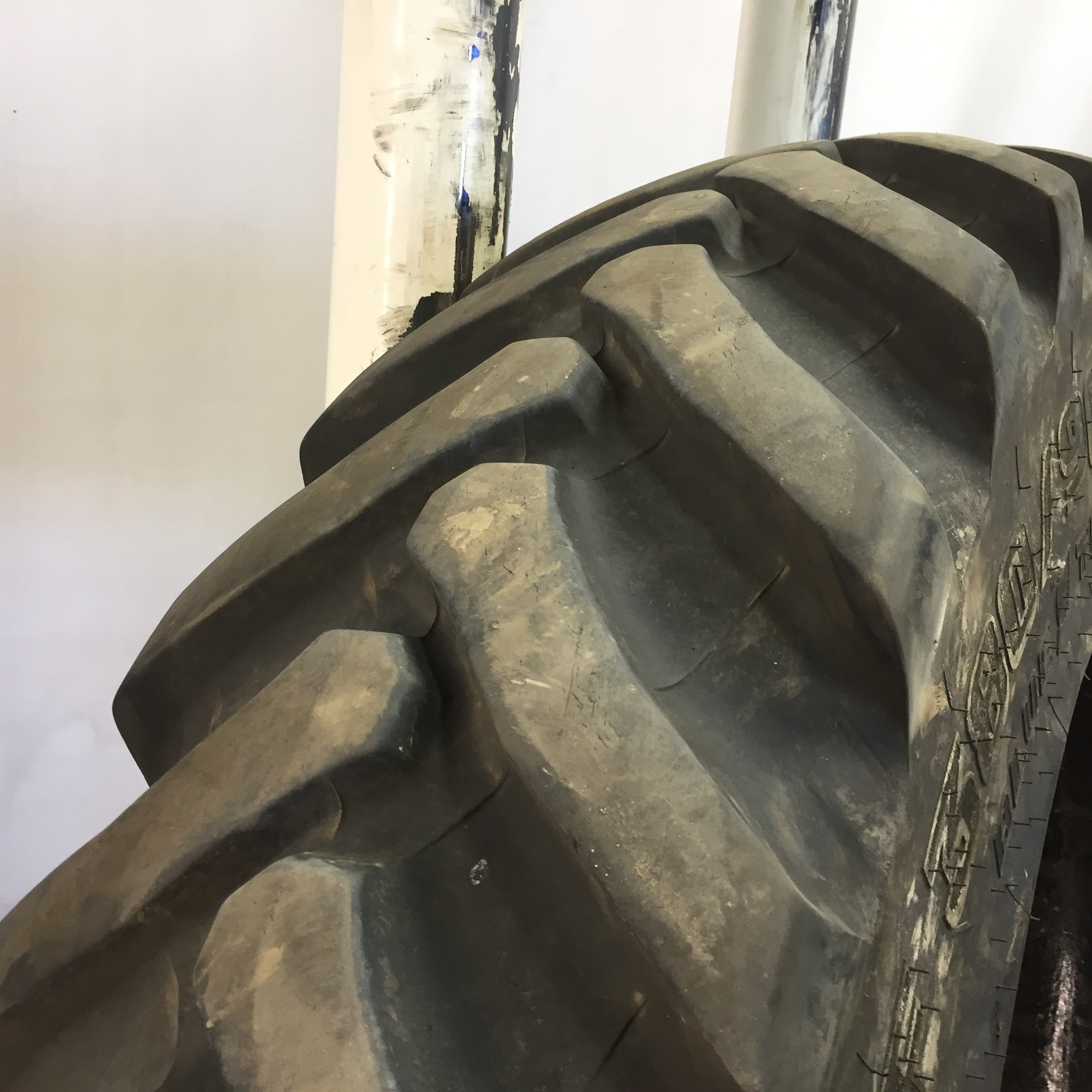 380/90R46 Trelleborg TM150 Row Crop Tire R-1 Tire 008106