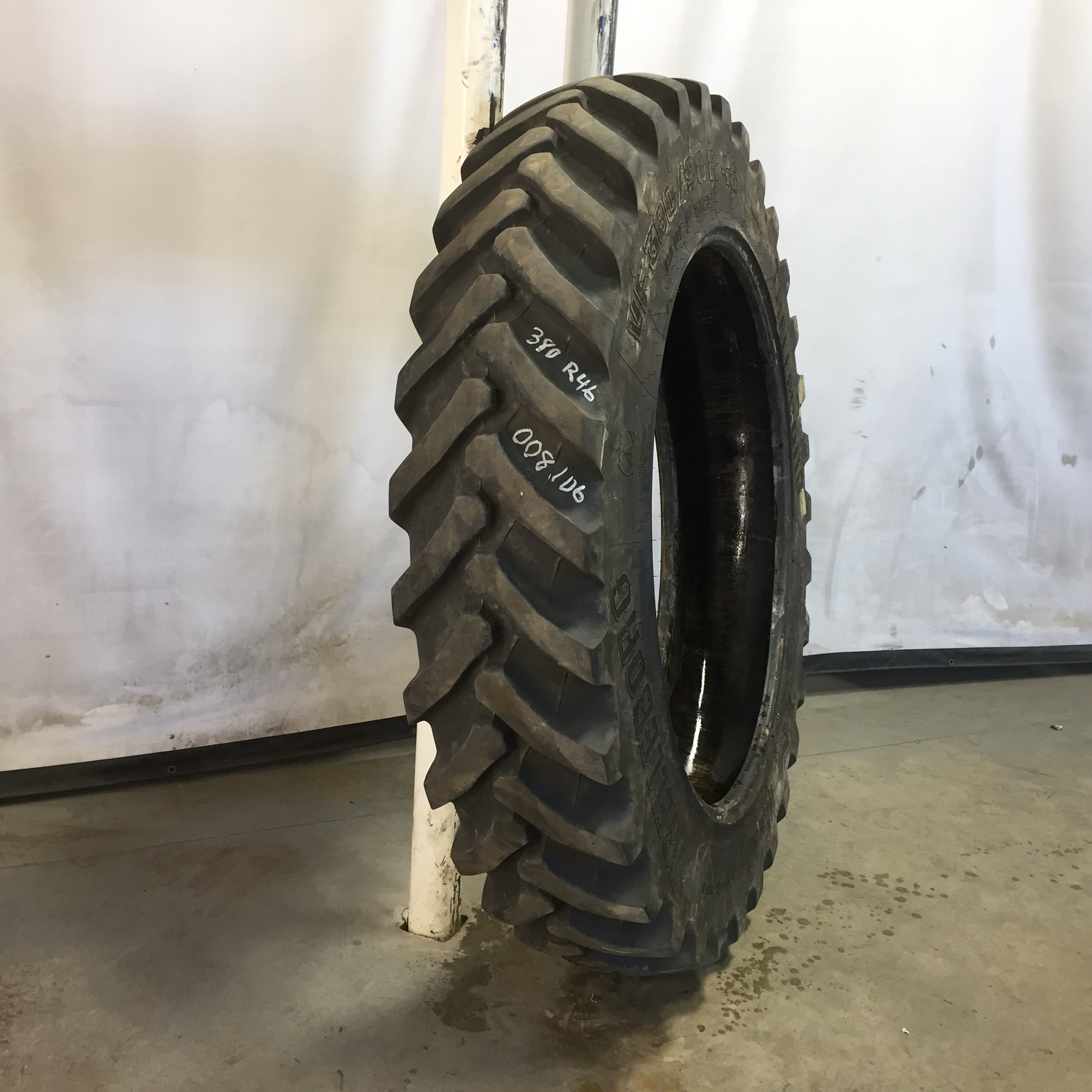 380/90R46 Trelleborg TM150 Row Crop Tire R-1 Tire 008106