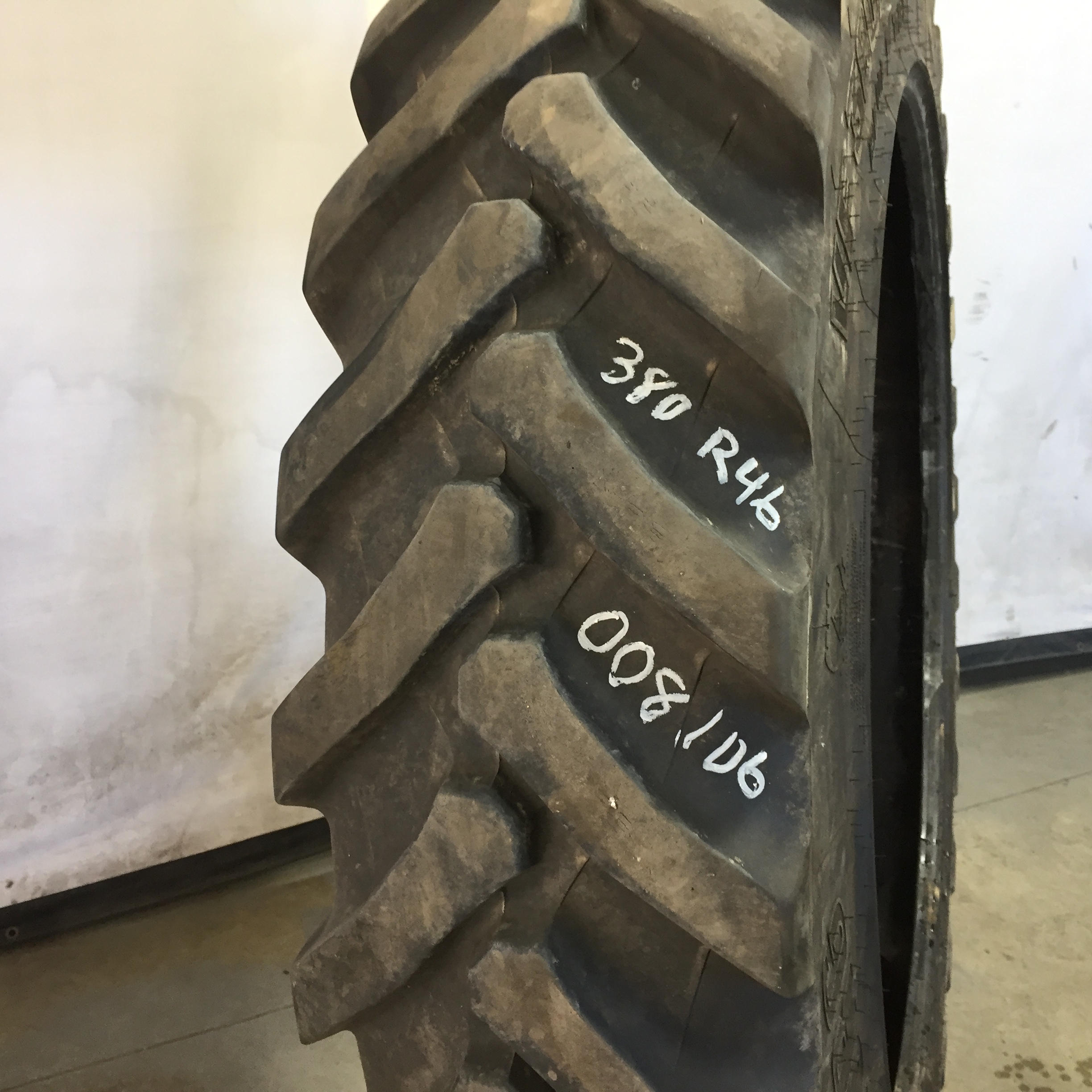 380/90R46 Trelleborg TM150 Row Crop Tire R-1 Tire 008106