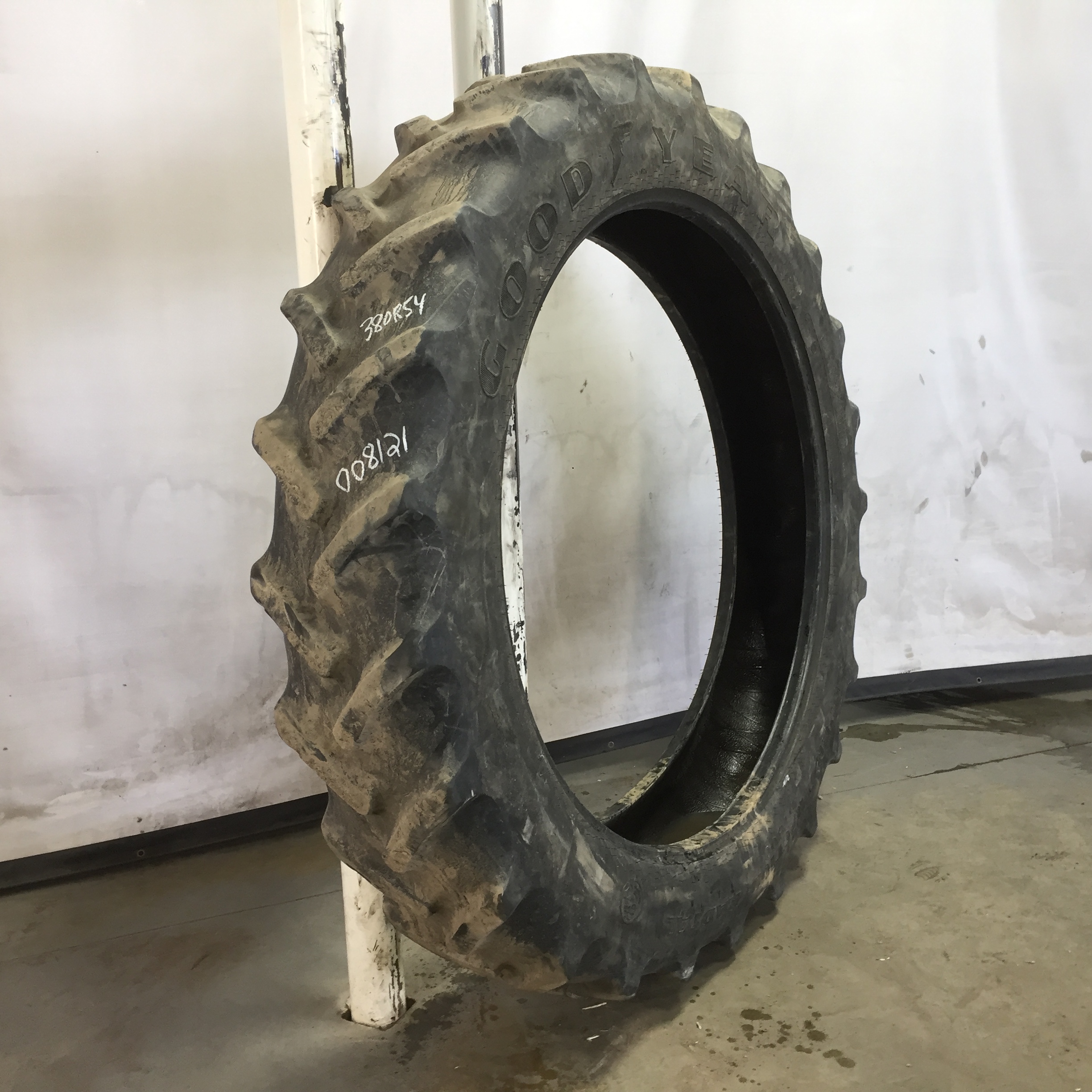 380/90R54 Goodyear Farm DT800 Super Traction R-1W Tire 008121
