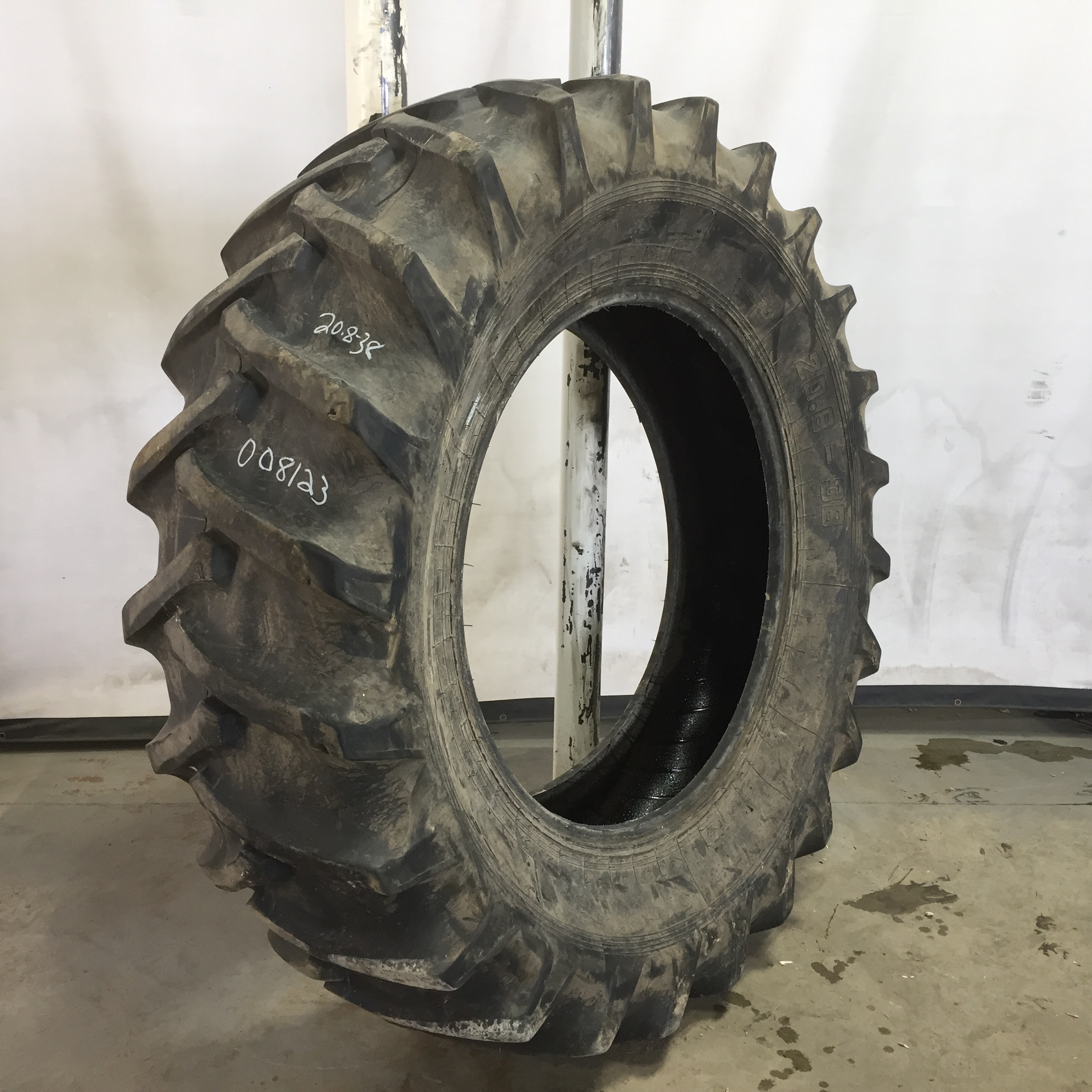 20.8/-38 Galaxy Rear Tractor C Tread R-1 Tire 008123