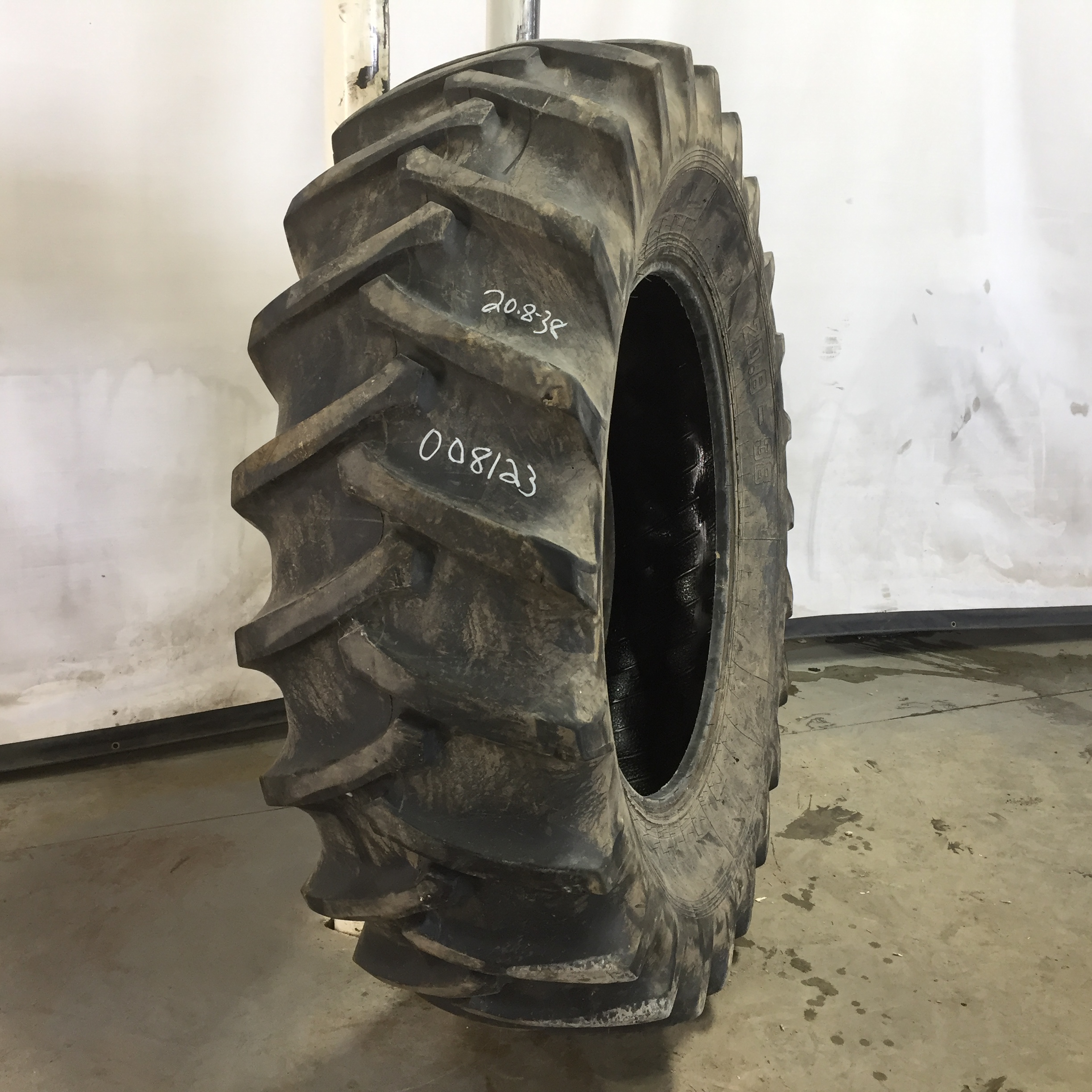 20.8/-38 Galaxy Rear Tractor C Tread R-1 Tire 008123